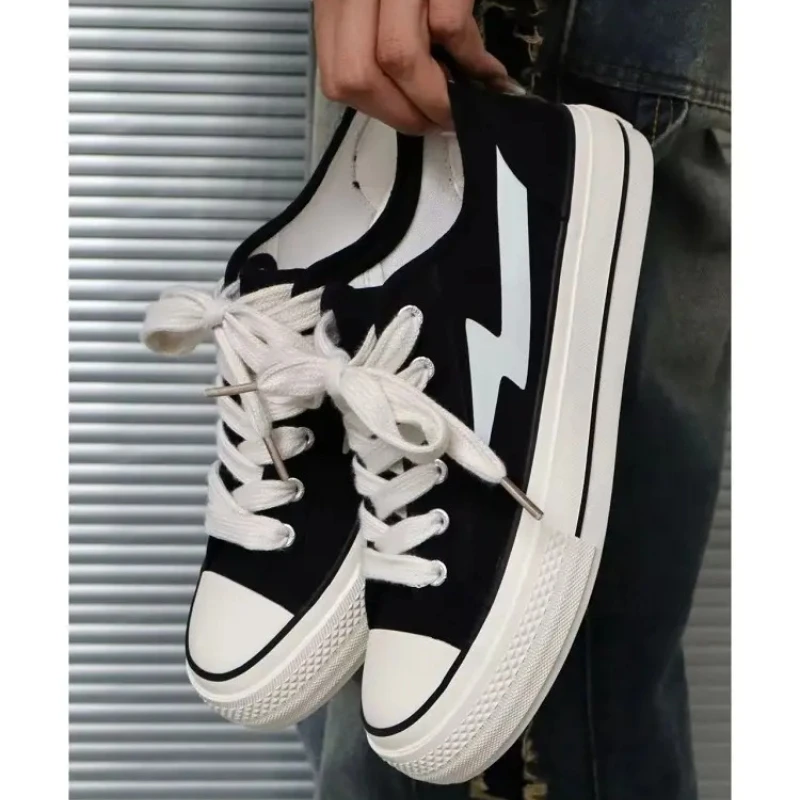 Men's niche canvas shoes lightning design student trendy shoes three time vulcanized board shoes
Men's niche canvas shoes lightning design student trendy shoes three time vulcanized board shoes