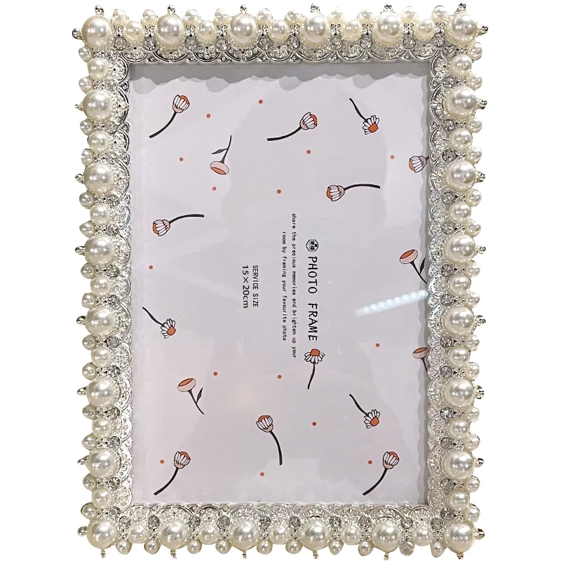 8-Inch light luxury European retro frame table high-end metal frame exquisite frame home ornament frame photo 
8-Inch light luxury European retro frame table high-end metal frame exquisite frame home ornament frame photo