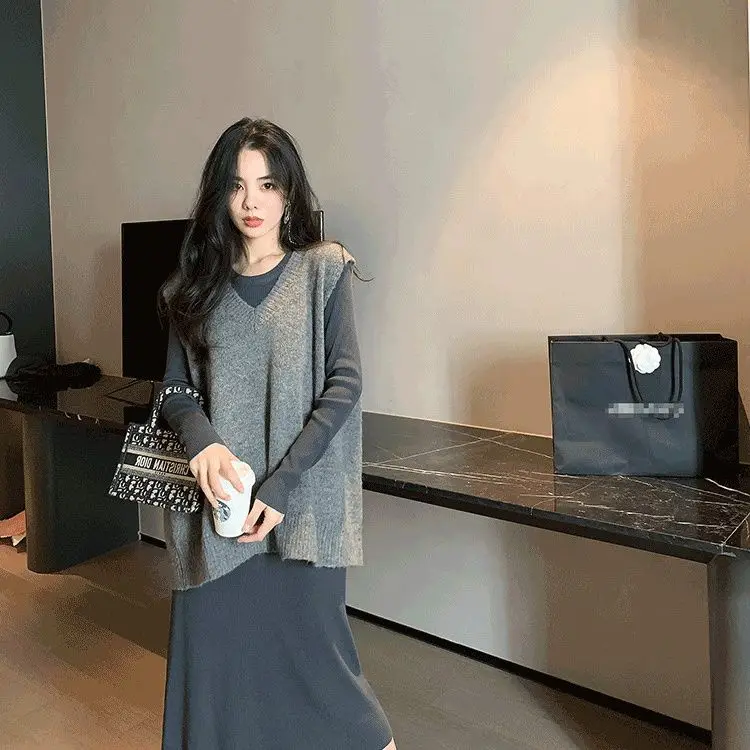 2024 Winter New Elegant Lace-up Sweater Vest for Women Autumn and Winter New Sleeveless Loose Versatile Trendy Knitted Vest Top
2024 Winter New Elegant Lace-up Sweater Vest for Women Autumn and Winter New Sleeveless Loose Versatile Trendy Knitted Vest Top
