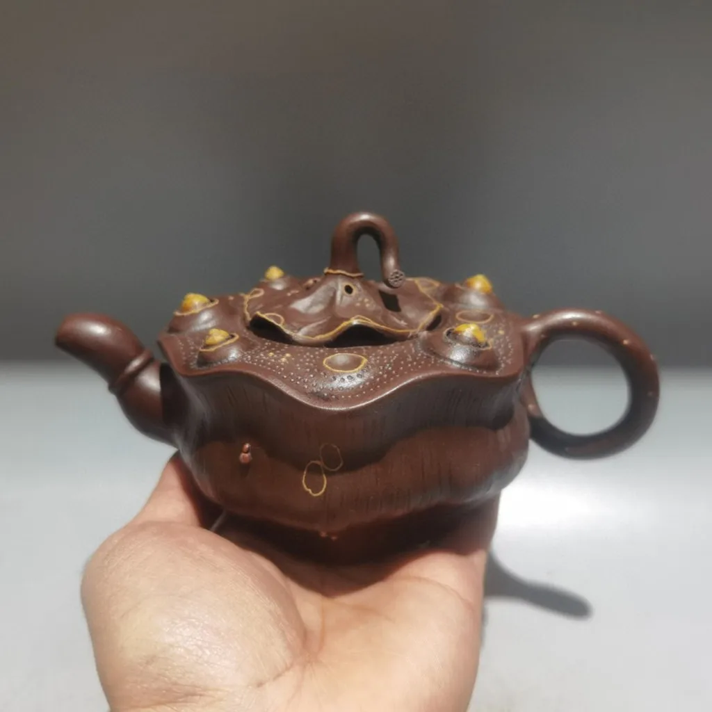 Chinese Yixing Zisha Clay Handmade Exquisite Lotus Seedpod Teapots 9595
Chinese Yixing Zisha Clay Handmade Exquisite Lotus Seedpod Teapots 9595