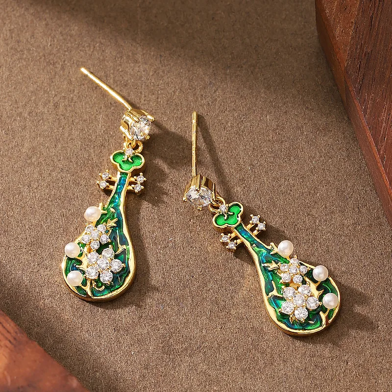 Fashionable, exquisite and personalized enamel oil-dropping pearl pipa flower earrings niche light luxury design earrings
Fashionable, exquisite and personalized enamel oil-dropping pearl pipa flower earrings niche light luxury design earrings