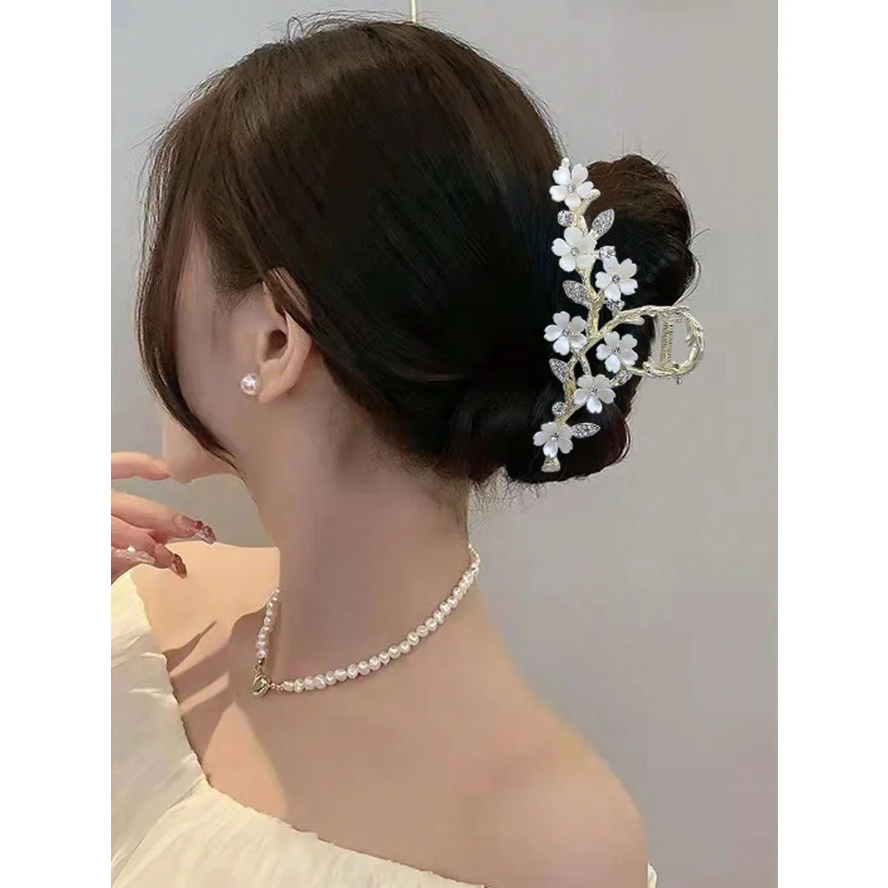 1pc Oversize Floral Design High-End Feel Extra Large Hair Claw, Big Hair Clamp, Hair Accessory Barrette For Women With Thick Hair Claw Clips Hair Clips Hair Jaw Clip Hair Clamps Hair Clutch Hair Claw Clip Fall Winter Hair Accessories For Women For Vacatio
1pc Oversize Floral Design High-End Feel Extra Large Hair Claw, Big Hair Clamp, Hair Accessory Barrette For Women With Thick Hair Claw Clips Hair Clips Hair Jaw Clip Hair Clamps Hair Clutch Hair Claw Clip Fall Winter Hair Accessories For Women For Vacatio