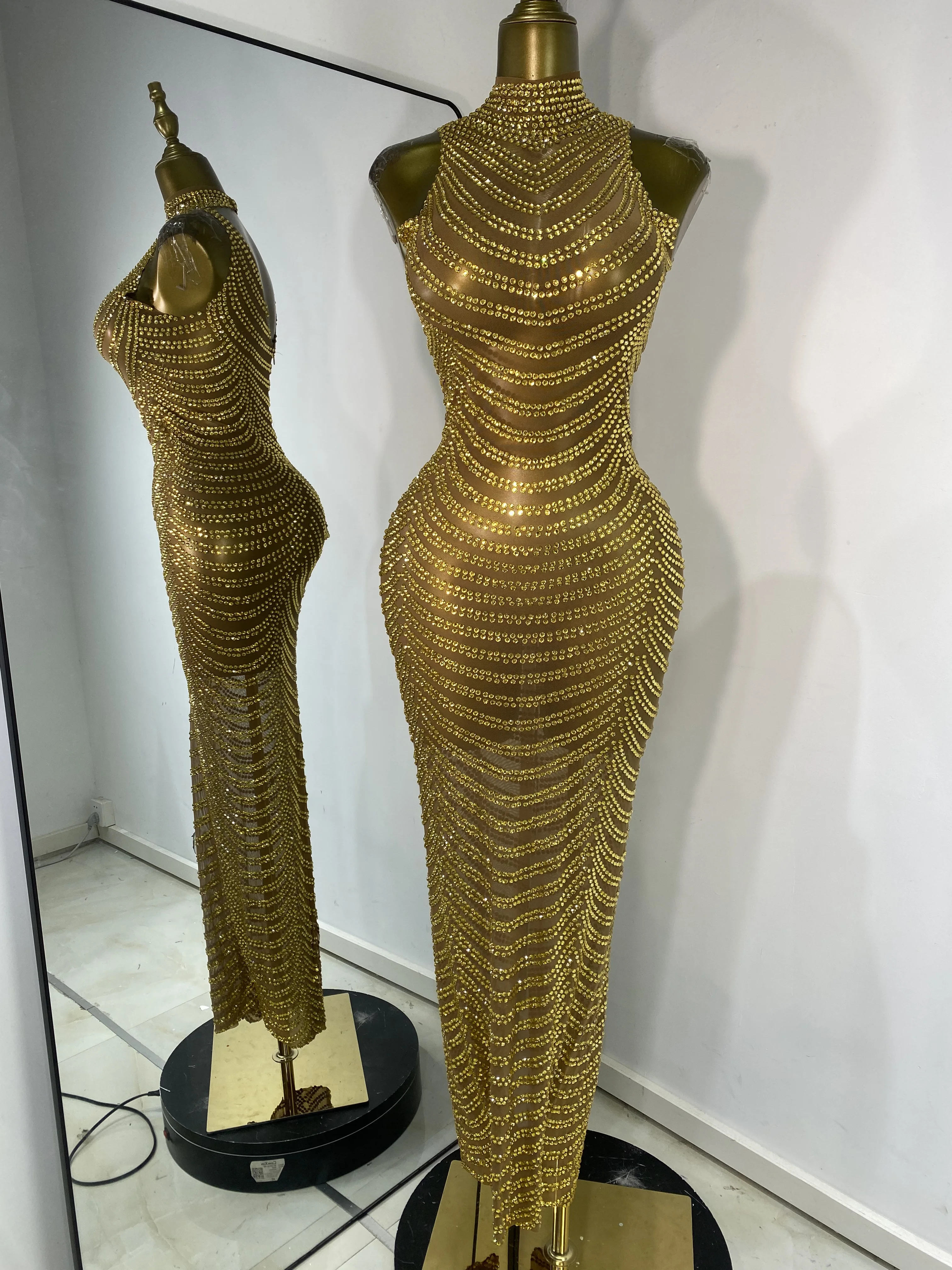 Luxury Gold Rhinestone Mesh Maxi Long See Through Dress Women Birthday Party Stage Celebrate Costumes Singer Dancer Show Dresses
Luxury Gold Rhinestone Mesh Maxi Long See Through Dress Women Birthday Party Stage Celebrate Costumes Singer Dancer Show Dresses