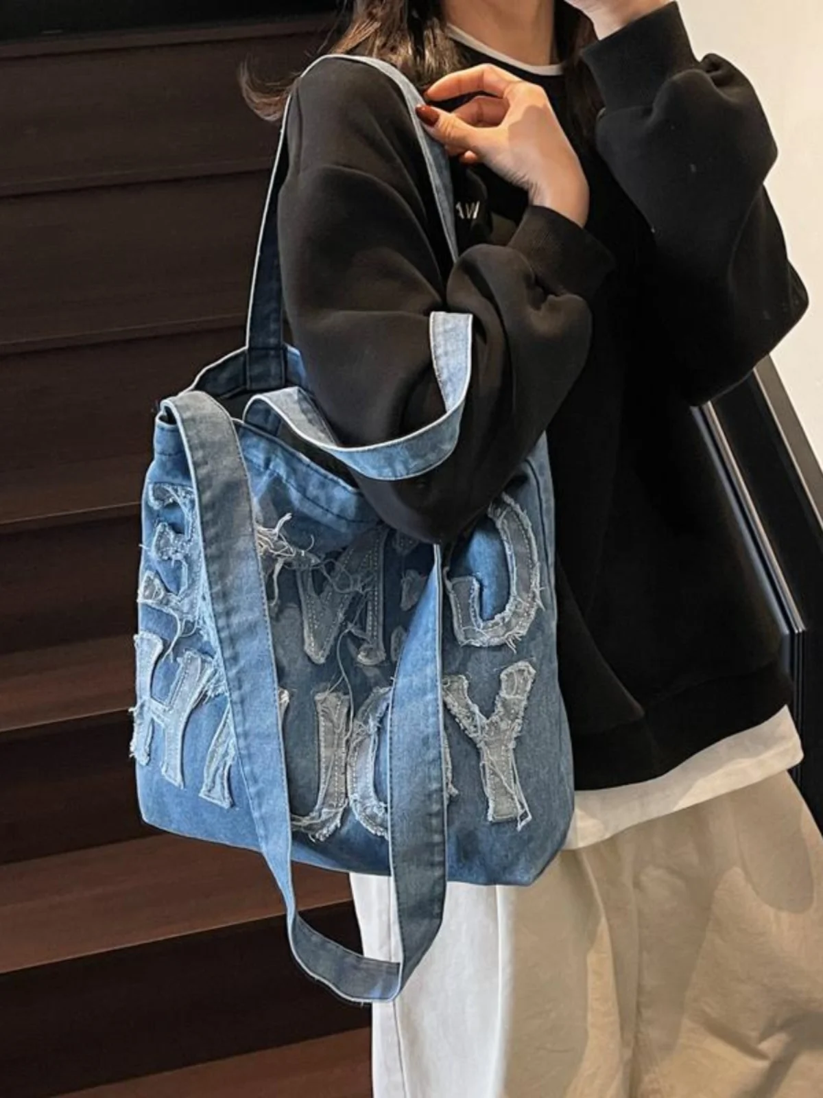 European And American Fashion Denim Cloth Pattern Bucket Shaped Letter Embroidery Single Shoulder Crossbody Bag For Women Trendy
European And American Fashion Denim Cloth Pattern Bucket Shaped Letter Embroidery Single Shoulder Crossbody Bag For Women Trendy