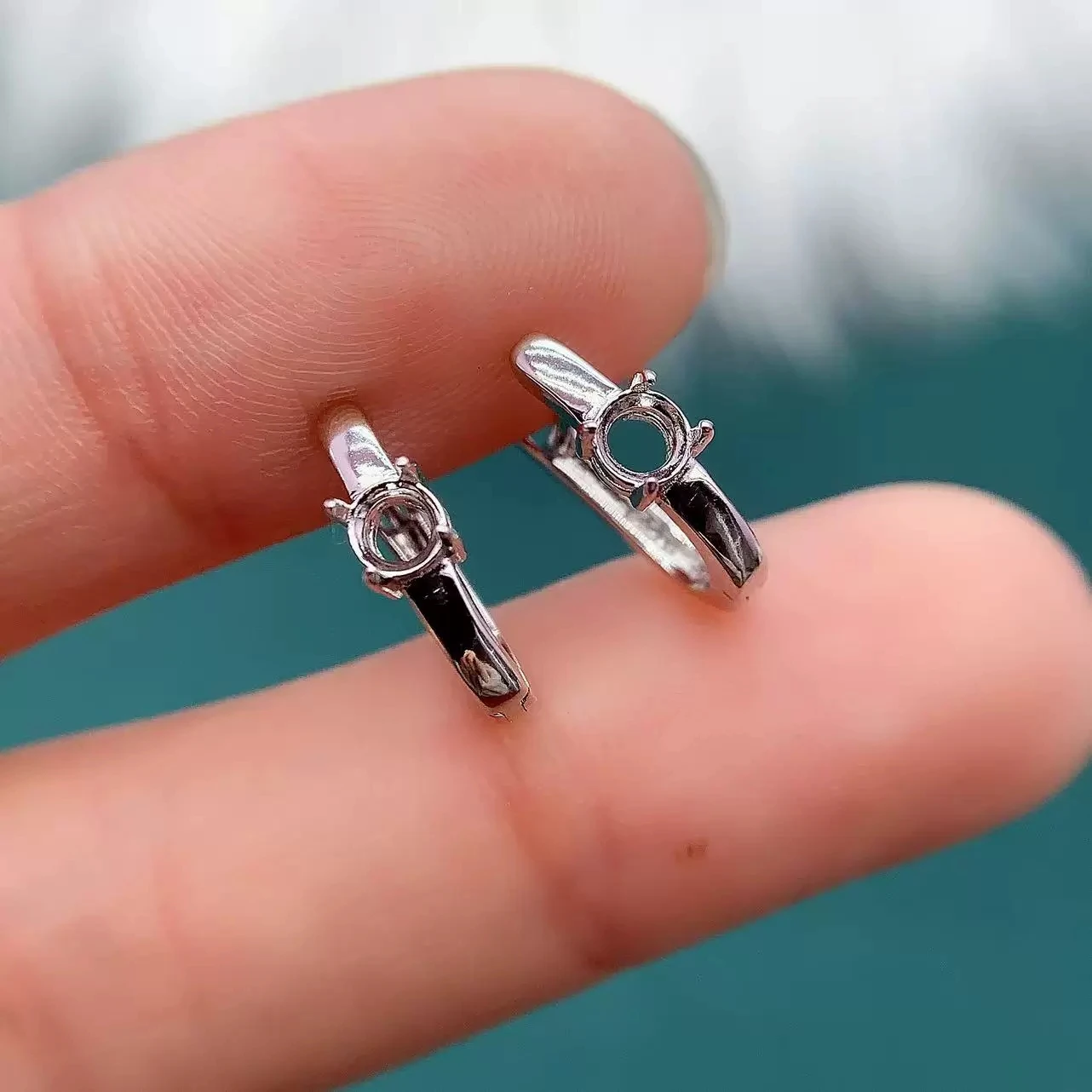 MeiBaPJ инкрустация круглый 3,5*3,5 мм камень для женщин DIY серьги настройки стерлингового серебра S925 классический шарм ювелирные изделия оптом
MeiBaPJ инкрустация круглый 3,5*3,5 мм камень для женщин DIY серьги настройки стерлингового серебра S925 классический шарм ювелирные изделия оптом