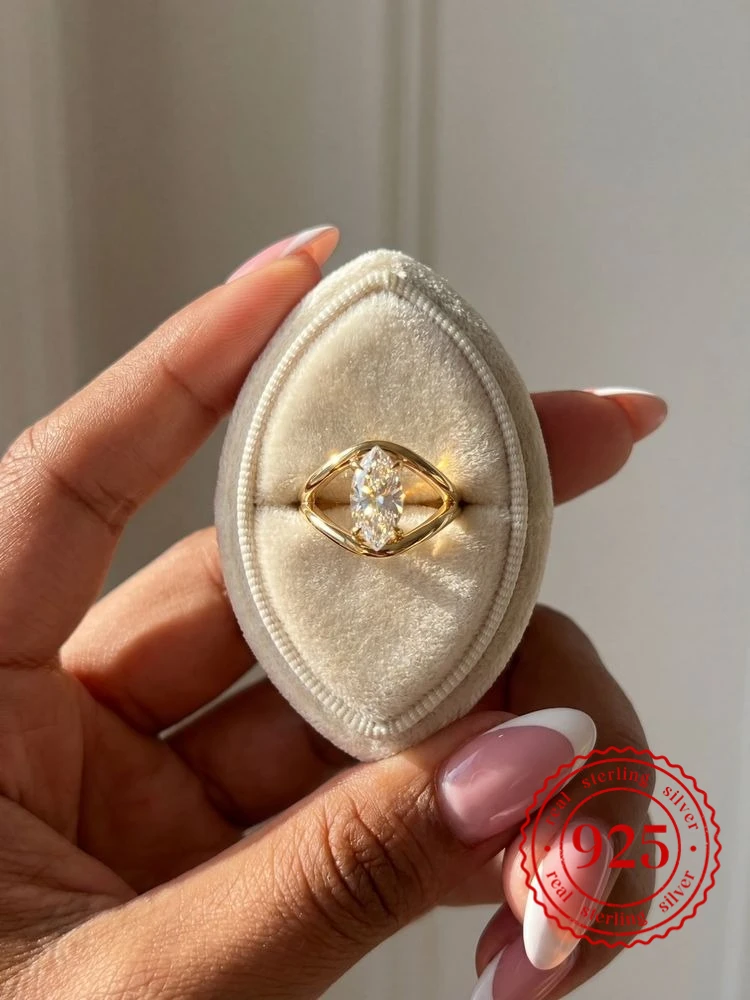925 Sterling Silver Hollow Zircon Marquise Ring For Women Anniversary Anniversary Party Luxury Fashion High Quality Jewelry
925 Sterling Silver Hollow Zircon Marquise Ring For Women Anniversary Anniversary Party Luxury Fashion High Quality Jewelry