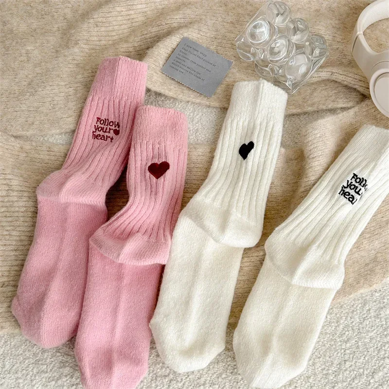 Harajuku Kawaii средние носки-трубы, осенне-зимние новые однотонные женские носки, женские носки с вышивкой для влюбленных
Harajuku Kawaii средние носки-трубы, осенне-зимние новые однотонные женские носки, женские носки с вышивкой для влюбленных