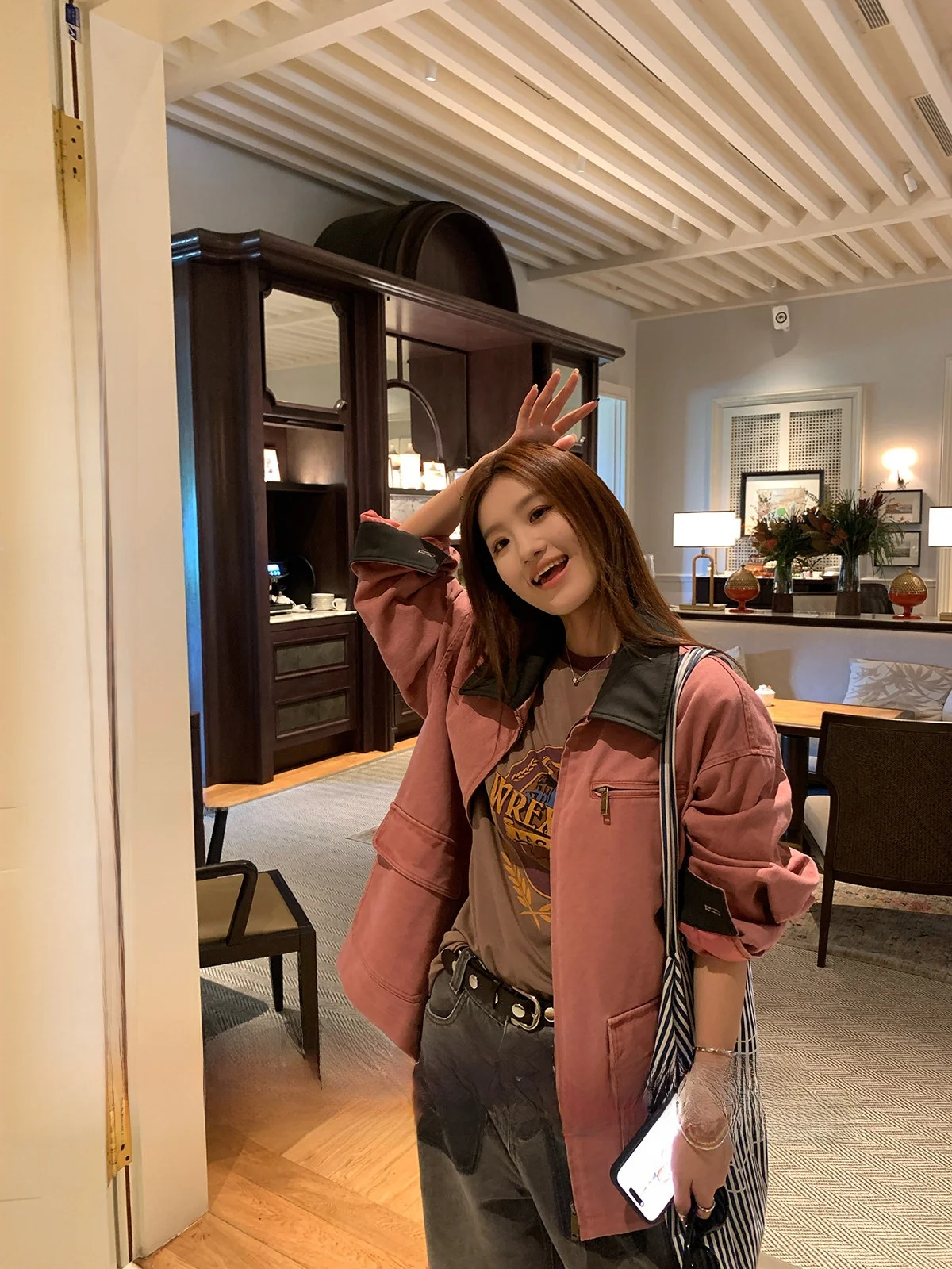 Women's Workwear Jacket Collar Design Breathable Long Sleeve Loose Fit Color Block Washed out Spring Outerwear
Women's Workwear Jacket Collar Design Breathable Long Sleeve Loose Fit Color Block Washed out Spring Outerwear