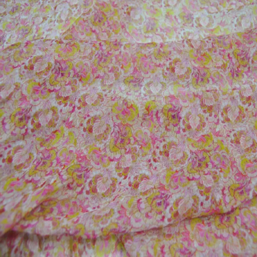 Pink Yellow Small Flower Printed Breathable Pure Silk Georgette Fabric for Girl Wife Summer Clothes Shawl Shirt
Pink Yellow Small Flower Printed Breathable Pure Silk Georgette Fabric for Girl Wife Summer Clothes Shawl Shirt