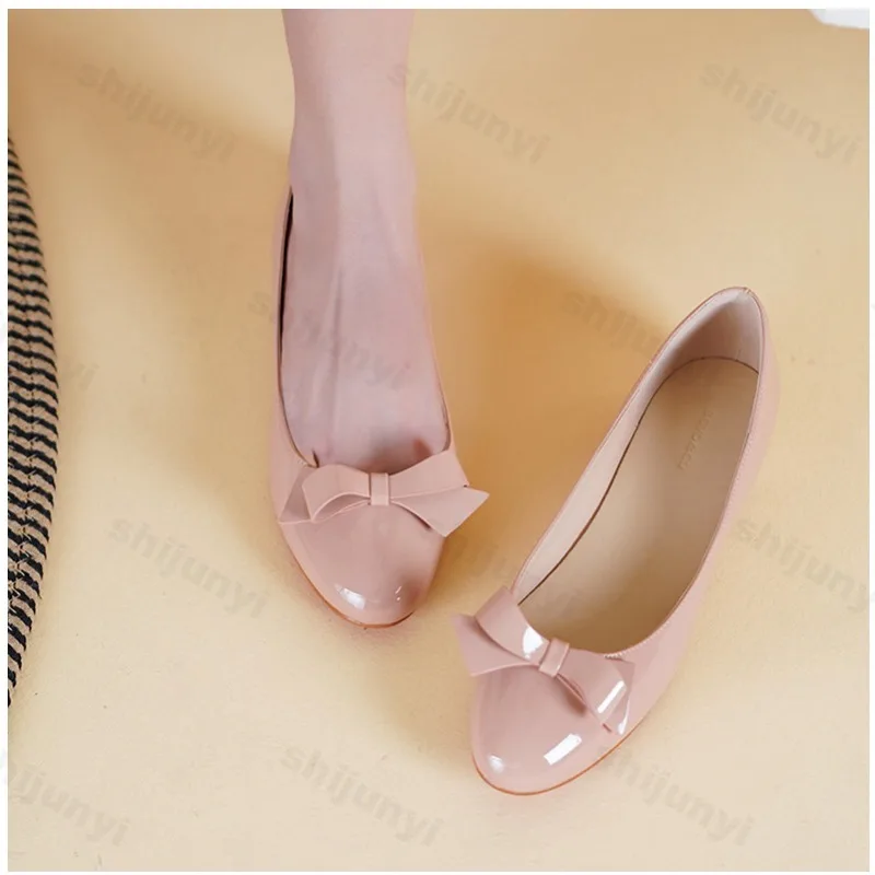 Женские туфли-лодочки на низком каблуке из лакированной кожи с бантом-бабочкой, элегантные, удобные, мягкие, универсальные, увеличивающие рост
Женские туфли-лодочки на низком каблуке из лакированной кожи с бантом-бабочкой, элегантные, удобные, мягкие, универсальные, увеличивающие рост