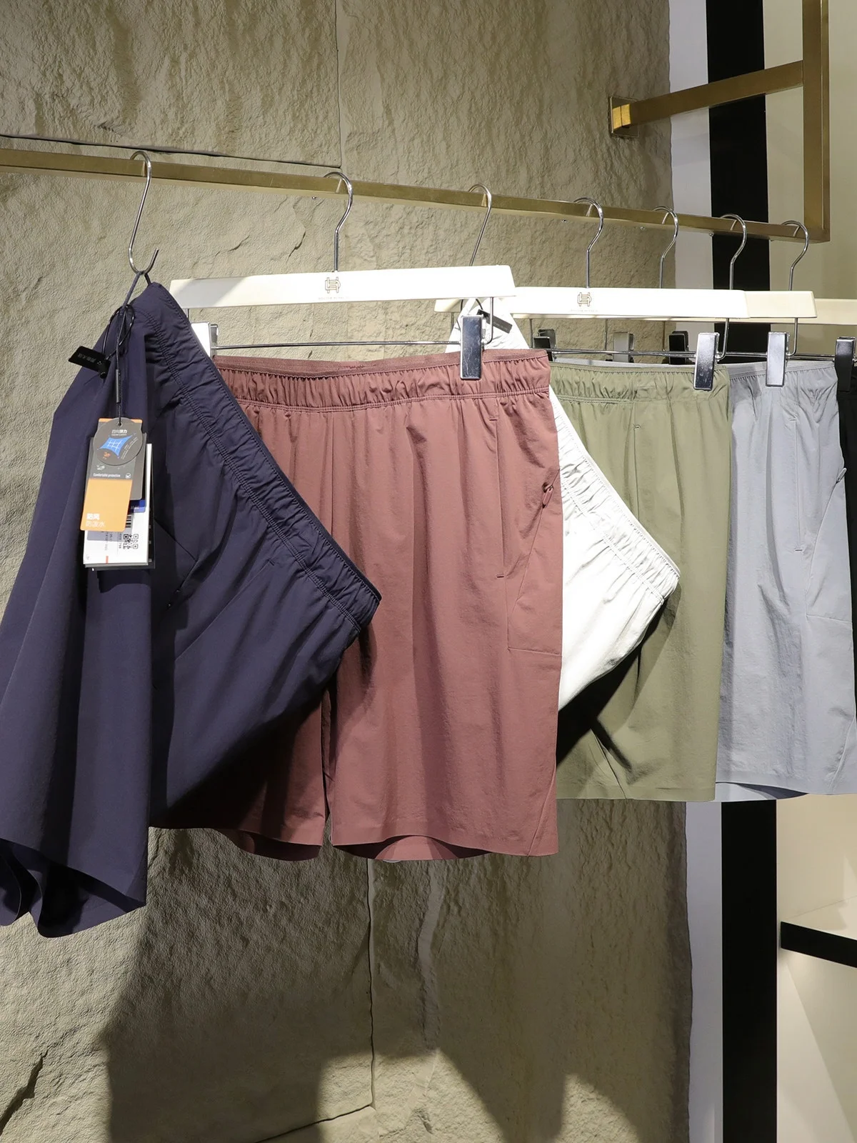 Light Luxury Quick Dry Lightweight Five-Quarter Running Shorts for Men Outdoor Summer Fitness Sports Breathable Sweat Wicking
Light Luxury Quick Dry Lightweight Five-Quarter Running Shorts for Men Outdoor Summer Fitness Sports Breathable Sweat Wicking