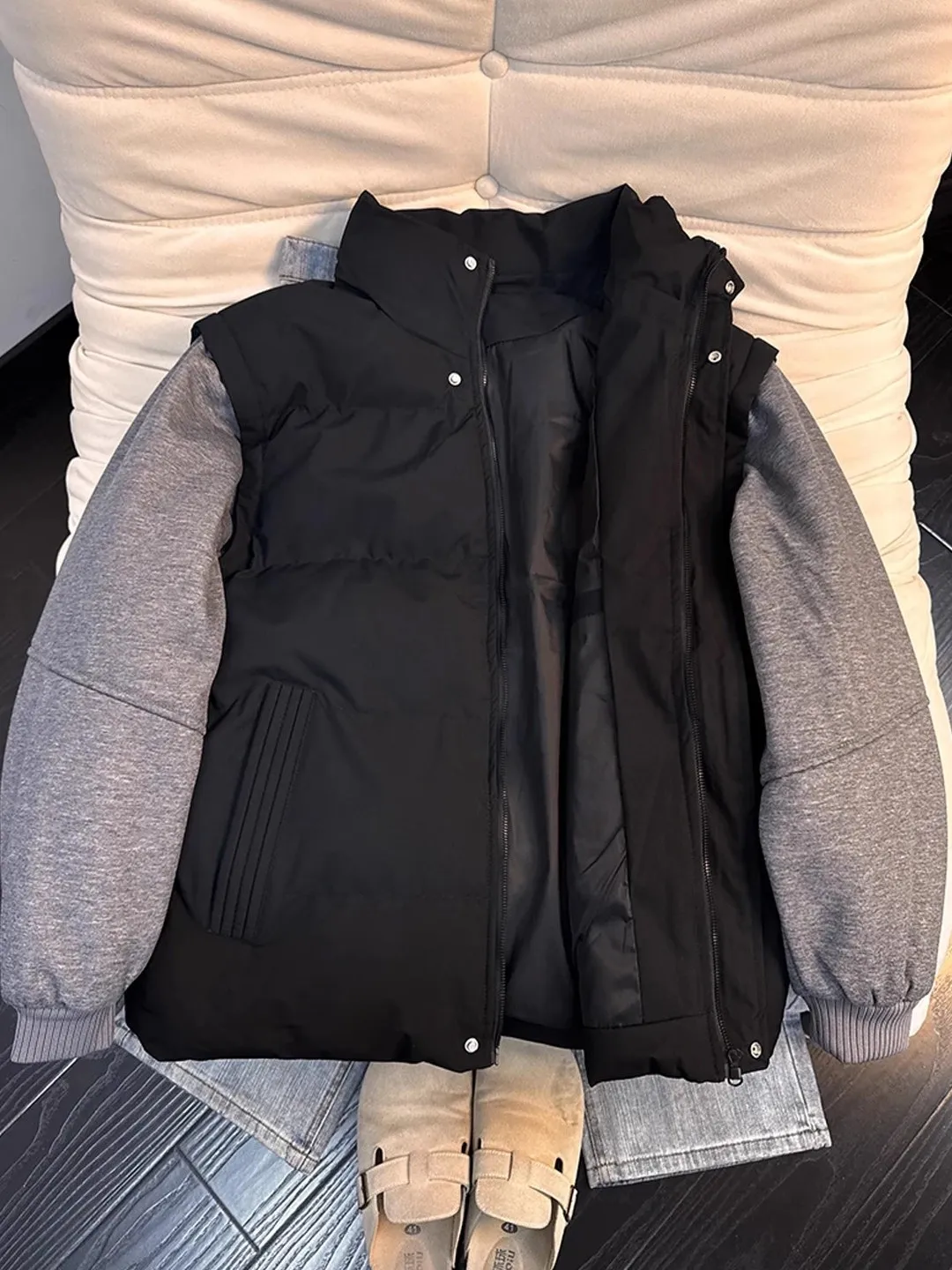 Мужской утепленный хлопковый жилет с отстегивающимся капюшоном, зимнее теплое хлопковое пальто Cleanfit, повседневная молодежная модная свободная куртка с длинными рукавами
Мужской утепленный хлопковый жилет с отстегивающимся капюшоном, зимнее теплое хлопковое пальто Cleanfit, повседневная молодежная модная свободная куртка с длинными рукавами