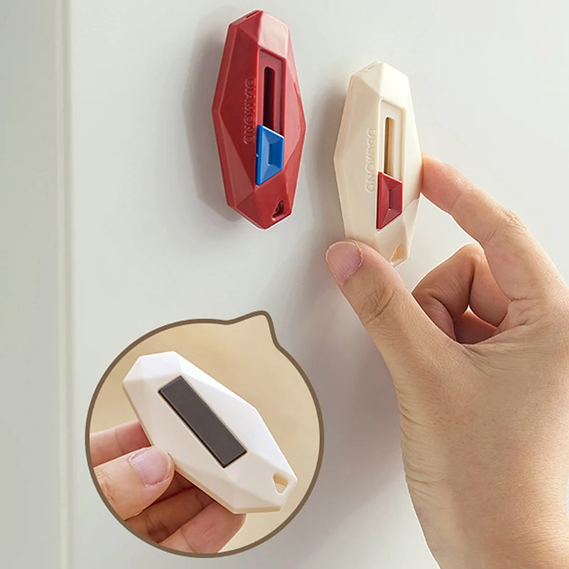 1/2P мини выдвижной нож для открывания коробок, универсальный нож, картонный нож для резки, распаковки, портативный нож, многофункциональный художественный нож
1/2P мини выдвижной нож для открывания коробок, универсальный нож, картонный нож для резки, распаковки, портативный нож, многофункциональный художественный нож