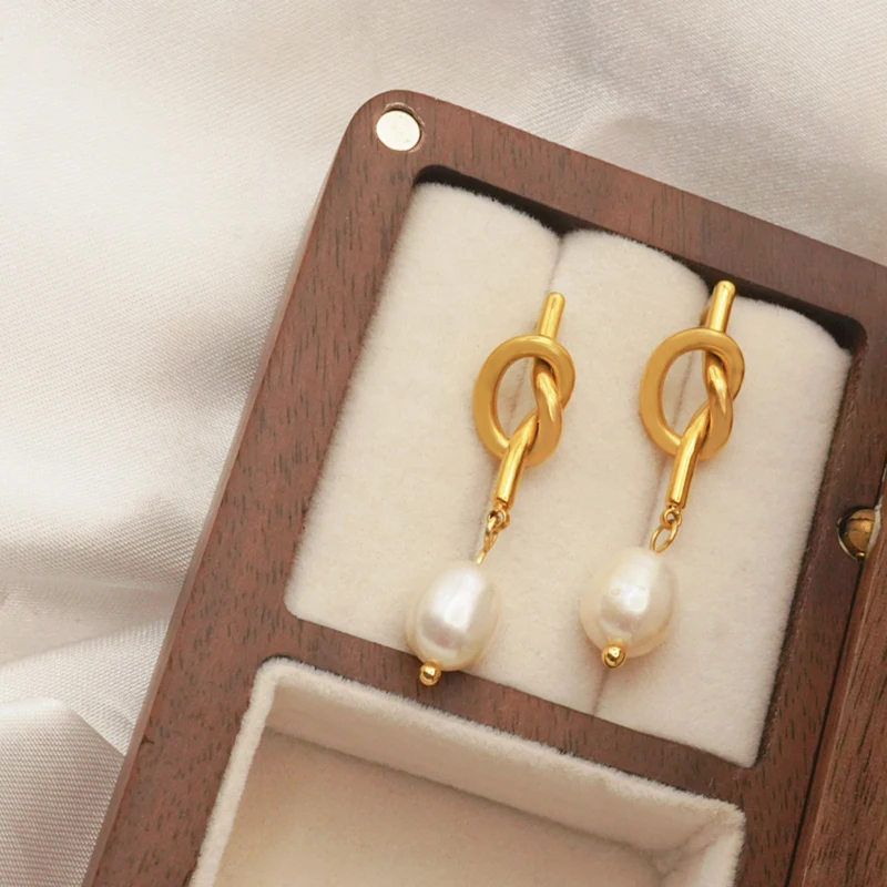 2024 New 925 Sterling Silver Women‘s Earrings with Real Natural Baroque Pearl Handmade Dangle Earring for Women Jewelry
2024 New 925 Sterling Silver Women‘s Earrings with Real Natural Baroque Pearl Handmade Dangle Earring for Women Jewelry