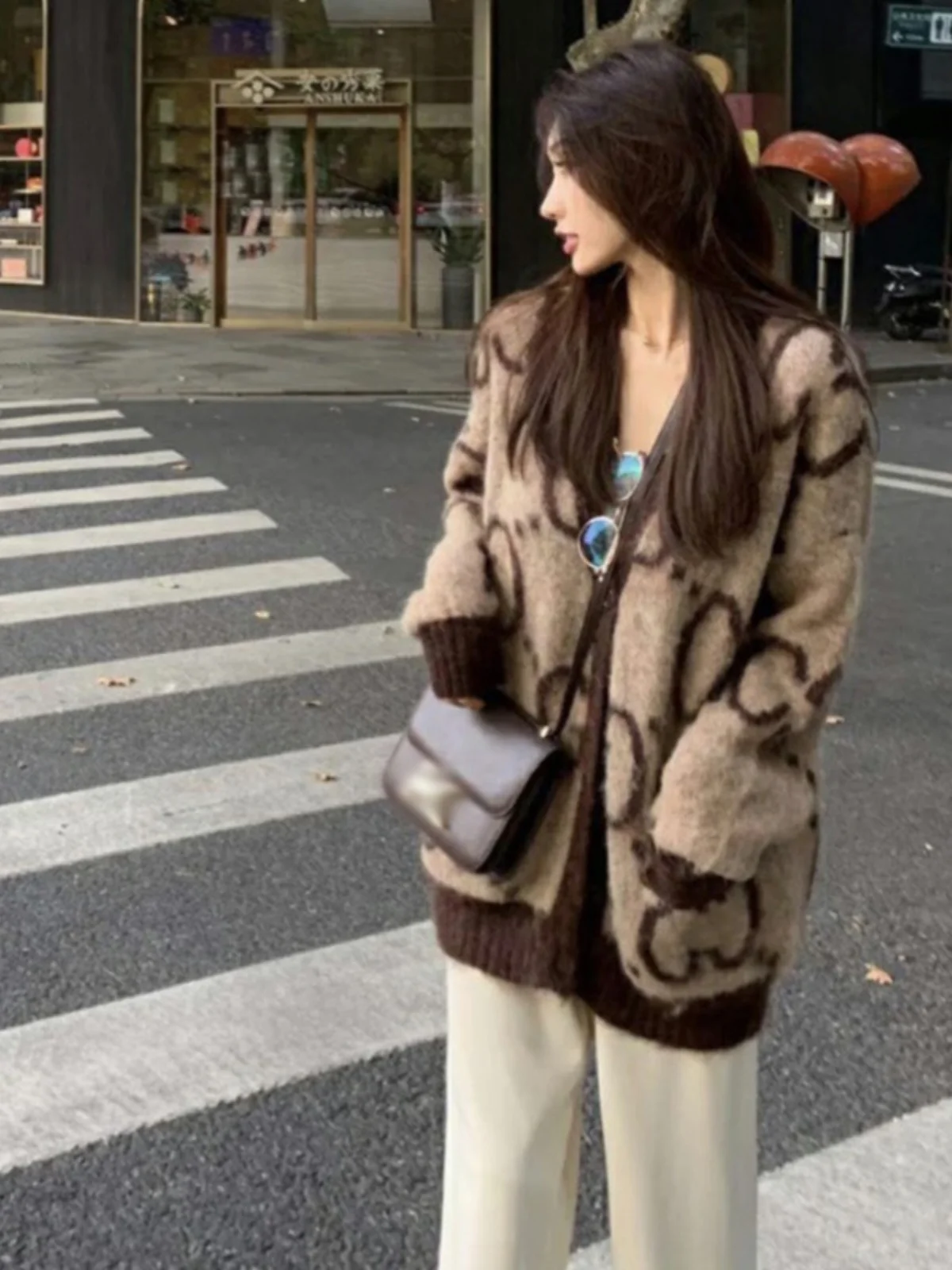 Women's V-ne Knitted Cardigan Letter Embroidery Island Sle Outerwear Loose Fit Long Sve Mid-length Autumn Winter Sweater
Women's V-ne Knitted Cardigan Letter Embroidery Island Sle Outerwear Loose Fit Long Sve Mid-length Autumn Winter Sweater
