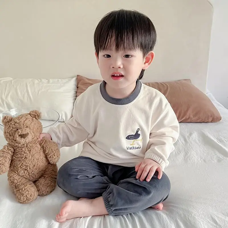 Kids' Pajamas Soft Pajama Set Baby Autumn Winter Coral Fleece Warm Homewear Kids Round Neck Pullover Cute Pajamas for Boys Home
Kids' Pajamas Soft Pajama Set Baby Autumn Winter Coral Fleece Warm Homewear Kids Round Neck Pullover Cute Pajamas for Boys Home