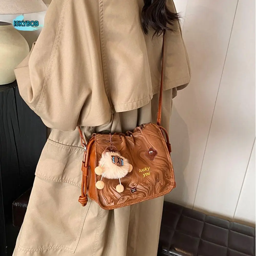 Cool Korean Style Capybara Pendent Crossbody Bag PU Luxury Bread Shoulder Bags Portable Drawstring Bag Girls
Cool Korean Style Capybara Pendent Crossbody Bag PU Luxury Bread Shoulder Bags Portable Drawstring Bag Girls