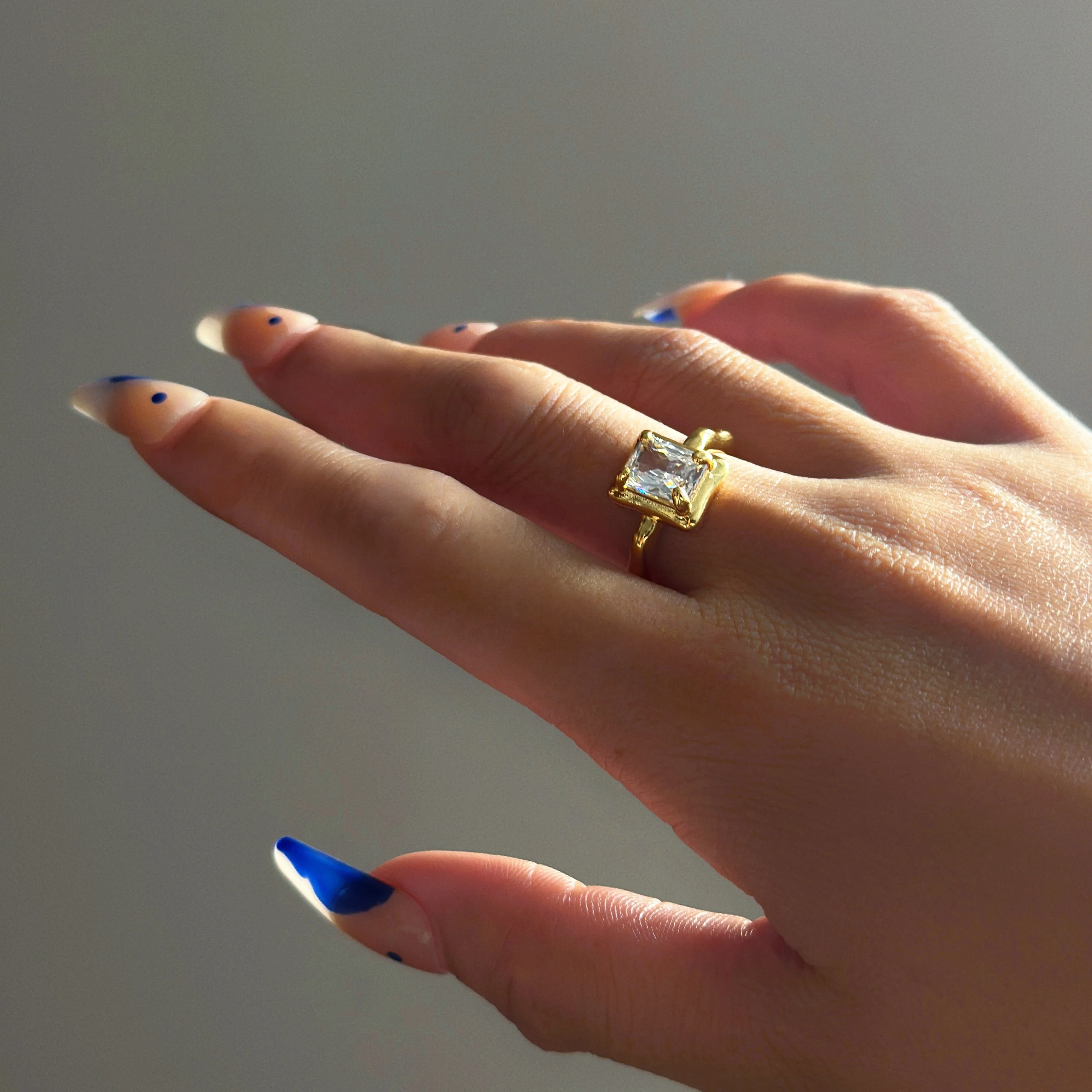 DASEIN New Ins Trendy Vintage Square Zircon Open Custom Ring 18k Gold Plated Stainless Steel Tarnish Free High Quality Jewelry
DASEIN New Ins Trendy Vintage Square Zircon Open Custom Ring 18k Gold Plated Stainless Steel Tarnish Free High Quality Jewelry