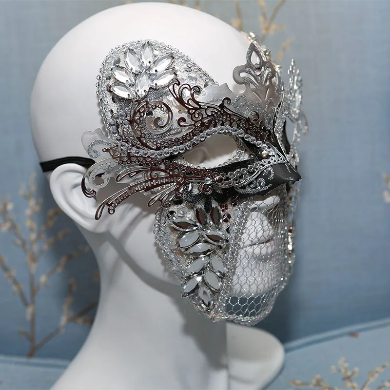 Halloween Mask Silver Full Face Party Light Luxury Metal Carnival Fancy Dress Ball for Women
Halloween Mask Silver Full Face Party Light Luxury Metal Carnival Fancy Dress Ball for Women