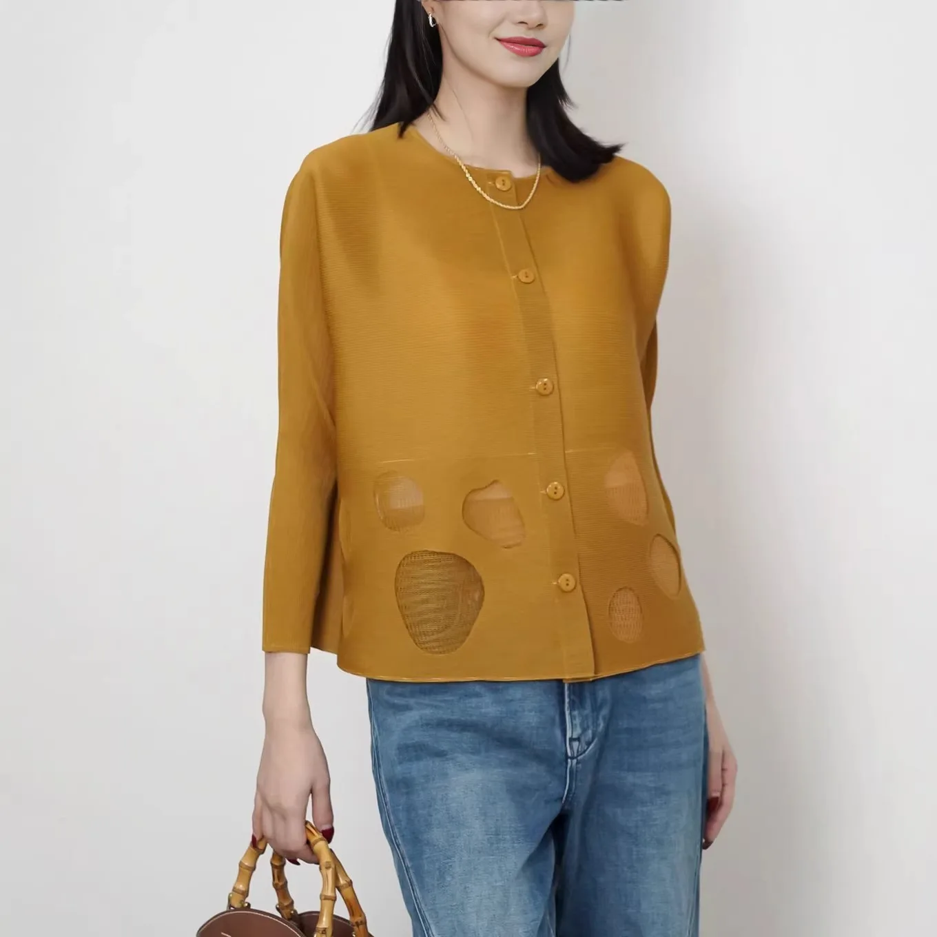 Miyake Pleated Women's 2026 Spring and Summer New New Chinese Jacket Female Retro Temperament Loose Pleated Cardigan Blouse
Miyake Pleated Women's 2026 Spring and Summer New New Chinese Jacket Female Retro Temperament Loose Pleated Cardigan Blouse