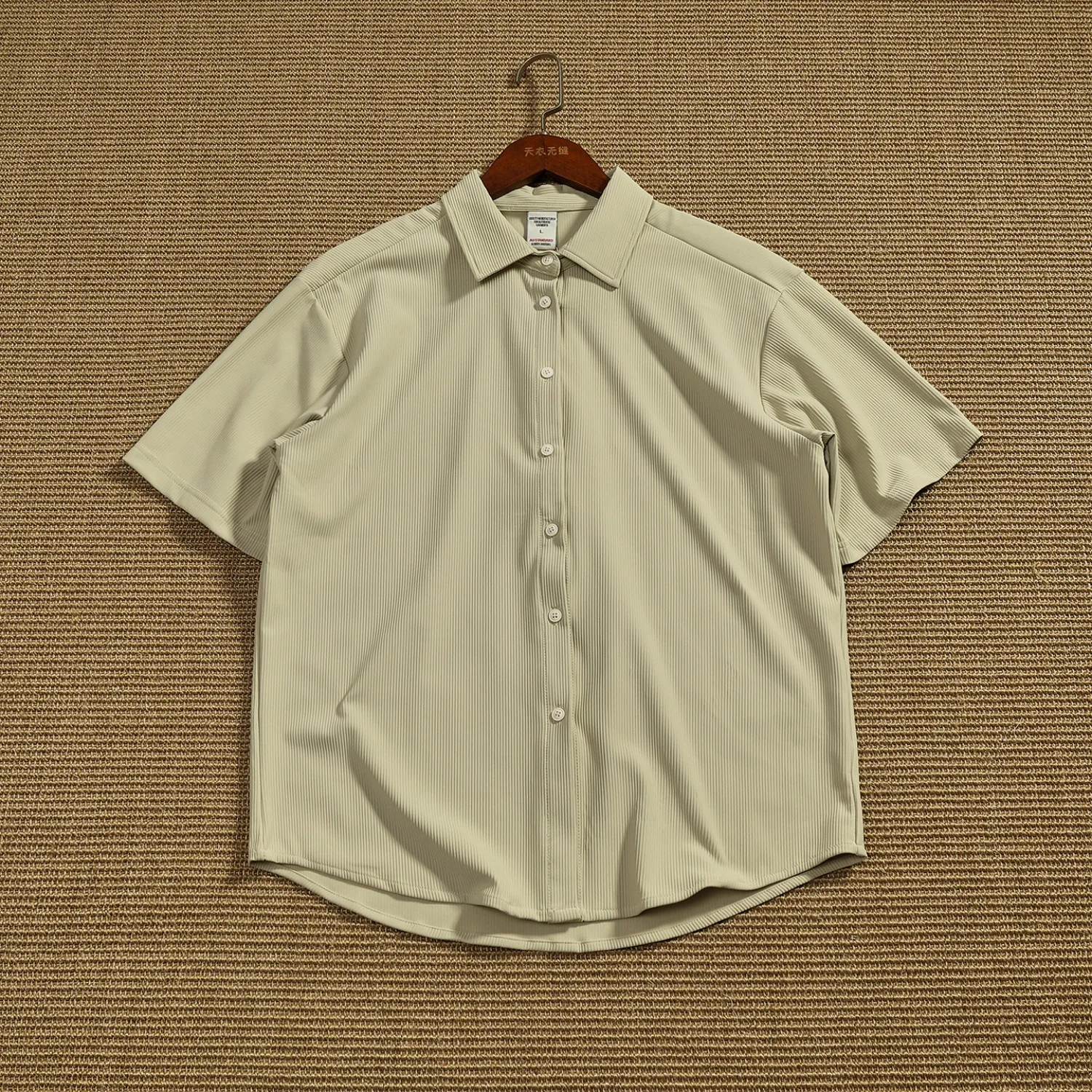 Vertical pattern short-sleeved shirt for men summer breathable loose casual commuting half-sleeved shirt
Vertical pattern short-sleeved shirt for men summer breathable loose casual commuting half-sleeved shirt