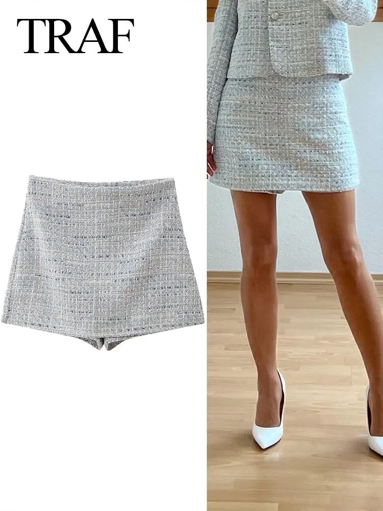 TRAF 2024 Spring Woman Mini Culottes Vintage Chic Gingham Texture Casual Shorts Side Zipper High Waist Chic Slim Short Skirt Y2K
TRAF 2024 Spring Woman Mini Culottes Vintage Chic Gingham Texture Casual Shorts Side Zipper High Waist Chic Slim Short Skirt Y2K