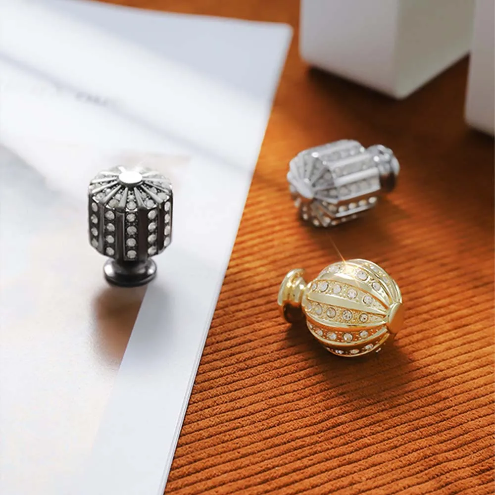 New High-end Crystal Drill Single Hole Handle Light Luxury Cabinet Door Drawer Single Hole Handle Nordic Style Cabinet Wine Knob
New High-end Crystal Drill Single Hole Handle Light Luxury Cabinet Door Drawer Single Hole Handle Nordic Style Cabinet Wine Knob