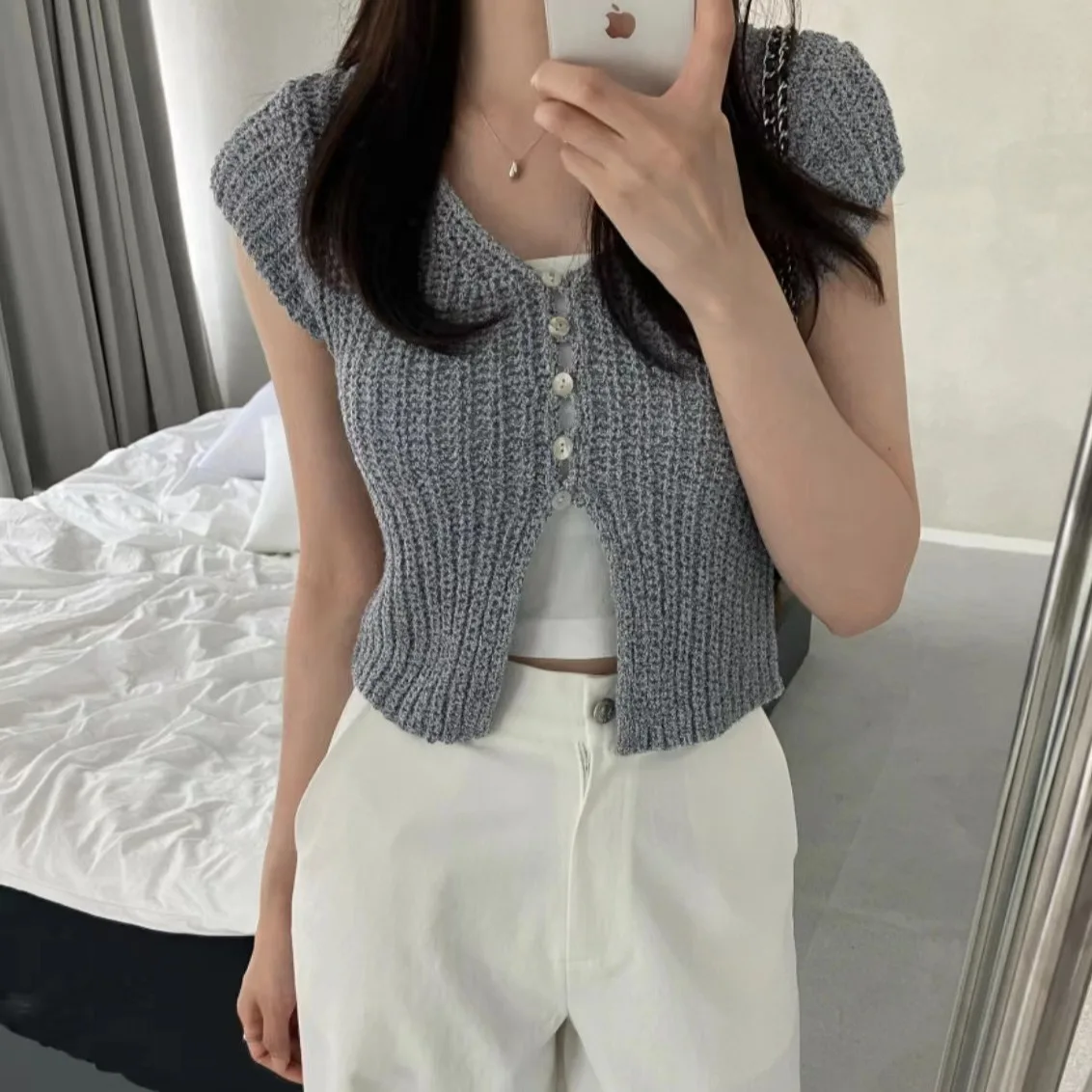 Korean Style Slim Fit Short Sleeve Knitted Top Women's Fashionable Versatile Casual Summer New Arrival V Neck Button Placket
Korean Style Slim Fit Short Sleeve Knitted Top Women's Fashionable Versatile Casual Summer New Arrival V Neck Button Placket