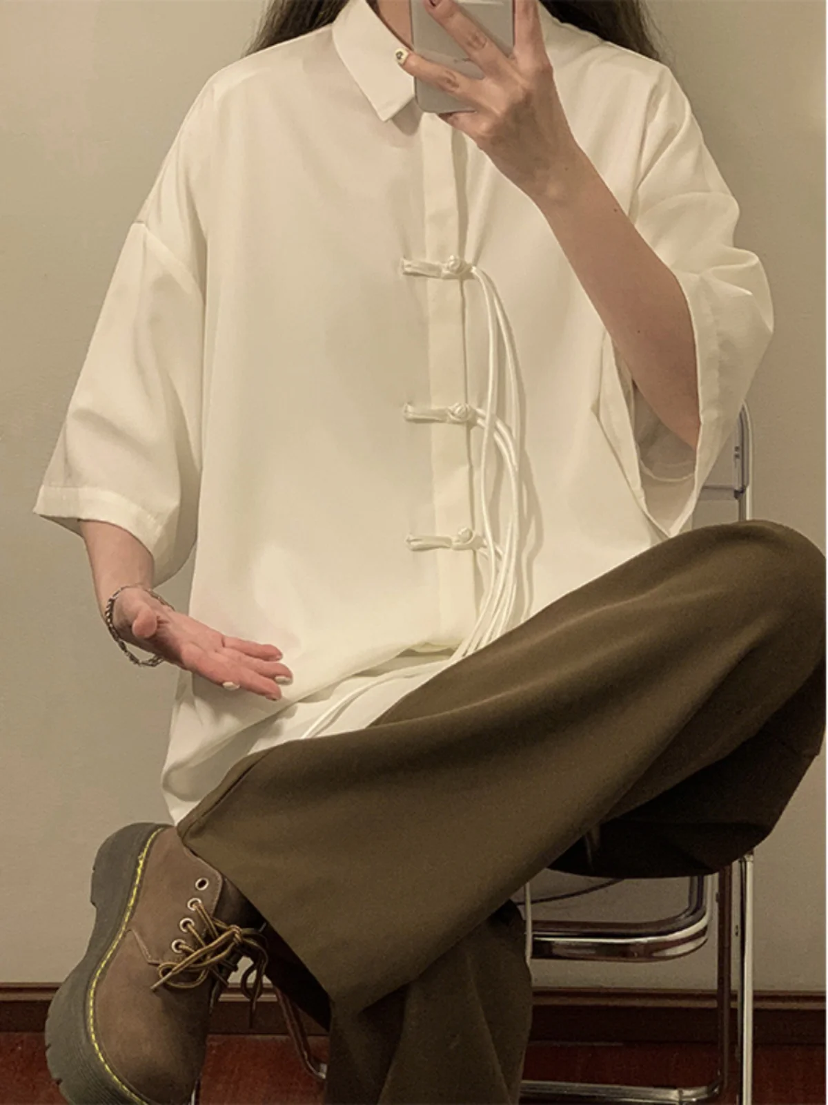 Ice Silk ort Sve irt for Men Summer Sle Traditional Chinese Button Design Loose Fit Breathable Lightweight Top
Ice Silk ort Sve irt for Men Summer Sle Traditional Chinese Button Design Loose Fit Breathable Lightweight Top