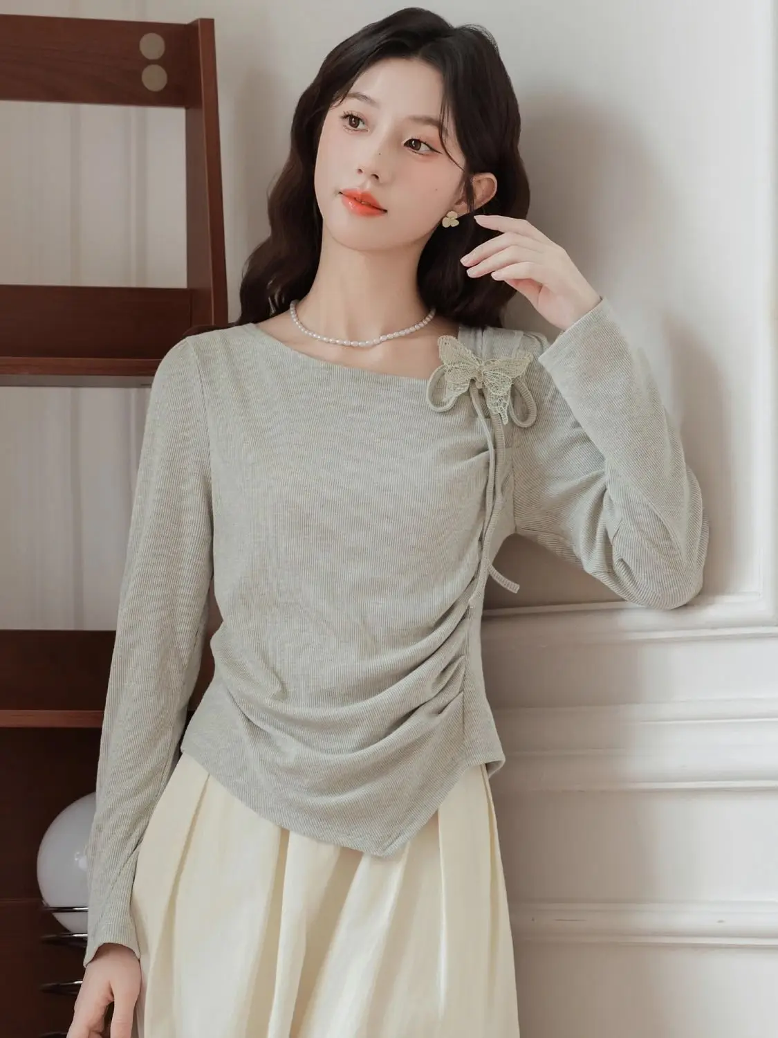 2025 Autumn New Simple Three-dimensional Butterfly Irregular Long-sleeved T-shirt for Women Slim Shoulder Bottoming Shirt Top
2025 Autumn New Simple Three-dimensional Butterfly Irregular Long-sleeved T-shirt for Women Slim Shoulder Bottoming Shirt Top