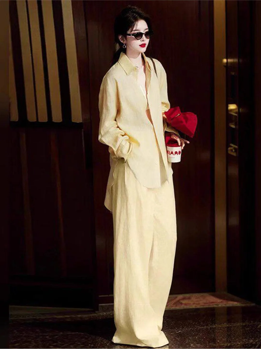 Summer Women's Yellow Linen Shirt Wide Leg Pants Set Loose Feelings High End Sensation Ole Buckle Fashion Ensemble
Summer Women's Yellow Linen Shirt Wide Leg Pants Set Loose Feelings High End Sensation Ole Buckle Fashion Ensemble