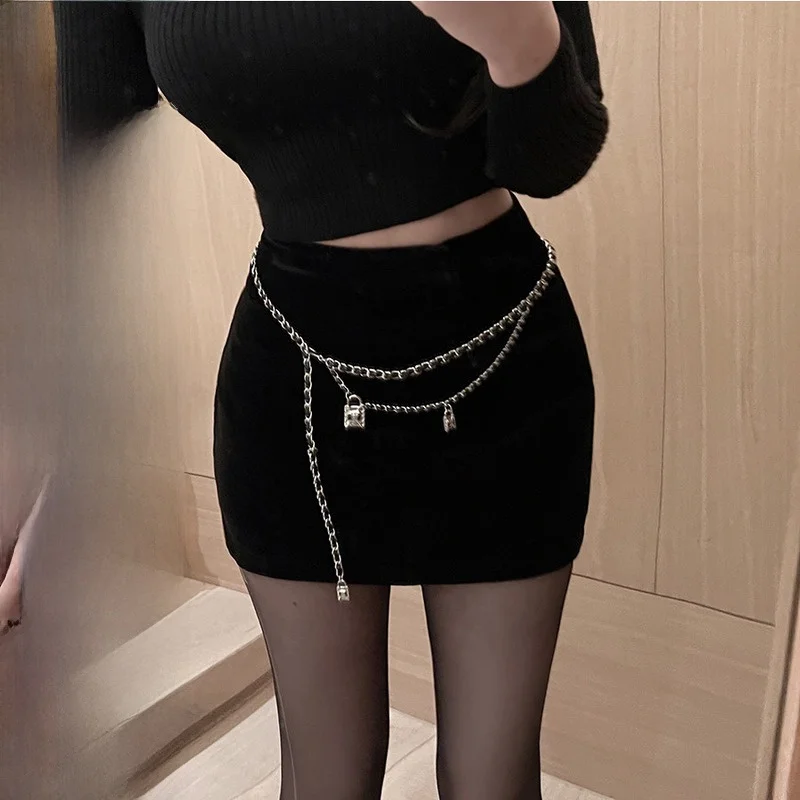 Fashionable Black Velvet Skirt High Waist A-Line Silhouette Zipper Closure Commute Friendly Color Short Skirt
Fashionable Black Velvet Skirt High Waist A-Line Silhouette Zipper Closure Commute Friendly Color Short Skirt