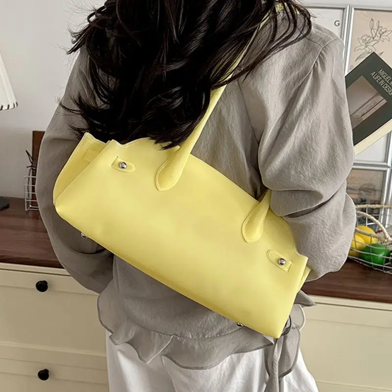 Fashion Polyester Fiber Solid Color Handbag, Versatile and Practical Large Capacity Crossbody Bag for Women's Daily Commutes
Fashion Polyester Fiber Solid Color Handbag, Versatile and Practical Large Capacity Crossbody Bag for Women's Daily Commutes