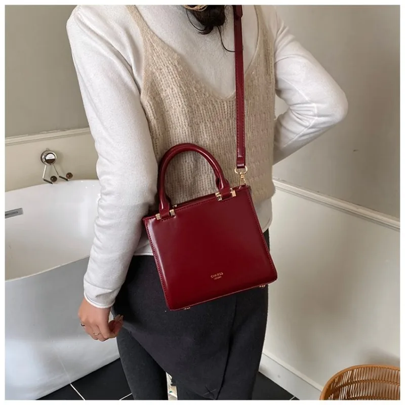 Luxury Vintage Casual Women Handbag High End Leather Classic Elegant Trendy Crossbody Messenger Tote Bag
Luxury Vintage Casual Women Handbag High End Leather Classic Elegant Trendy Crossbody Messenger Tote Bag