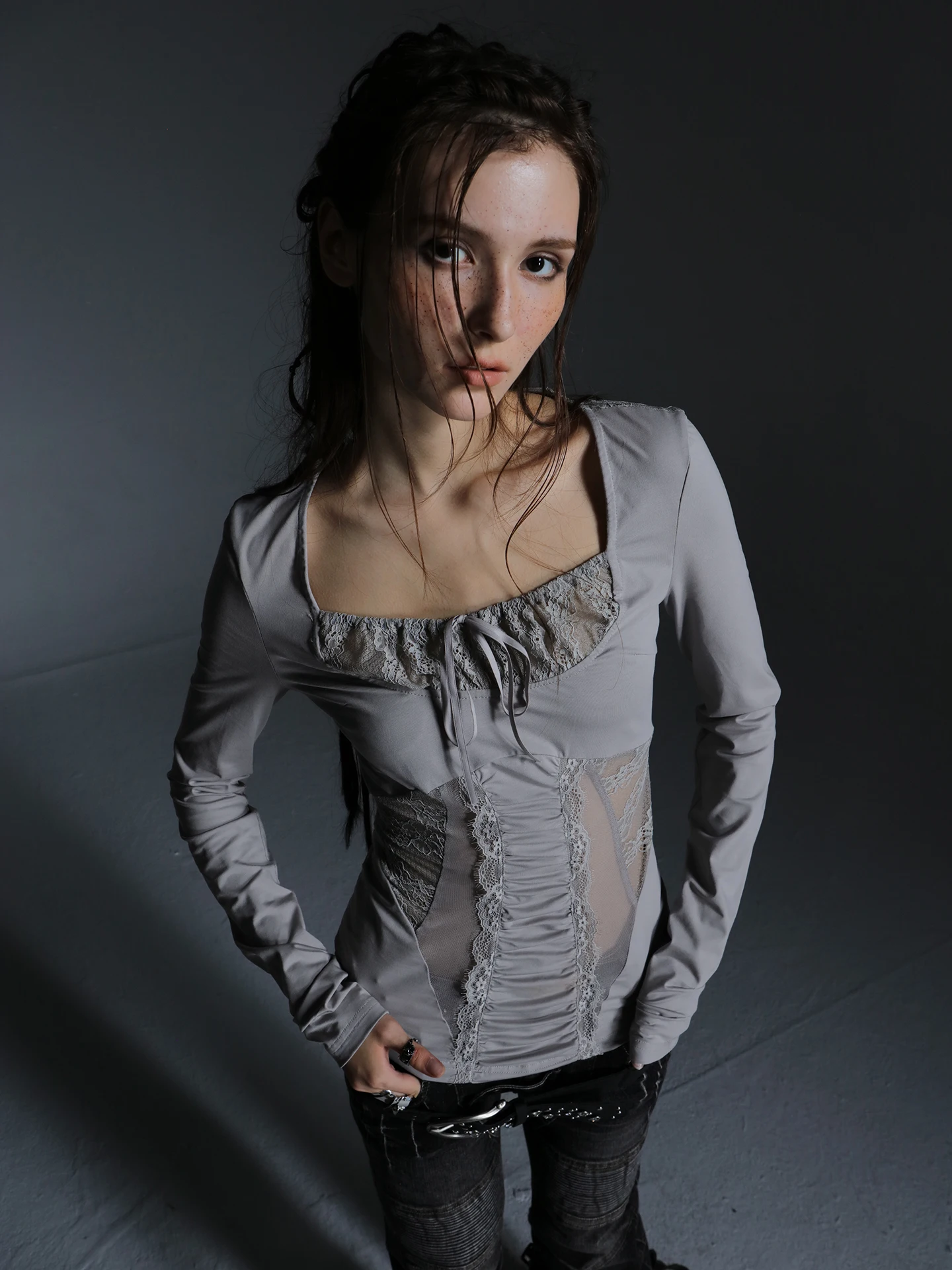 Женская футболка DoublePunch с длинным рукавом, кружевными вставками, облегающая, с квадратным вырезом, осенне-зимняя, оригинальный дизайн
Женская футболка DoublePunch с длинным рукавом, кружевными вставками, облегающая, с квадратным вырезом, осенне-зимняя, оригинальный дизайн