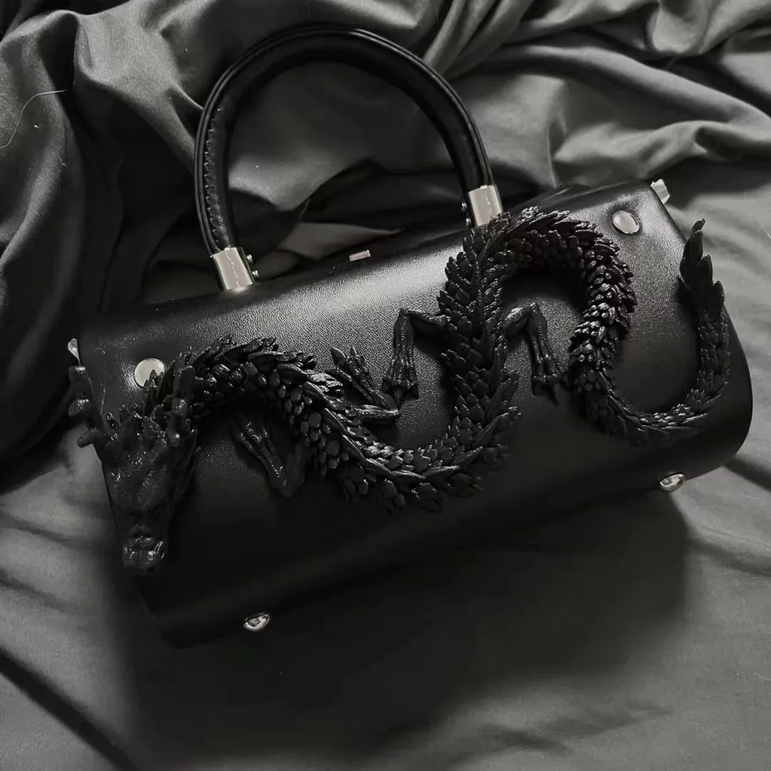 Original Designer Brand Personalized DIY Handcrafted Box Dragon Pattern Hand-held Pillow Bags for Women
Original Designer Brand Personalized DIY Handcrafted Box Dragon Pattern Hand-held Pillow Bags for Women