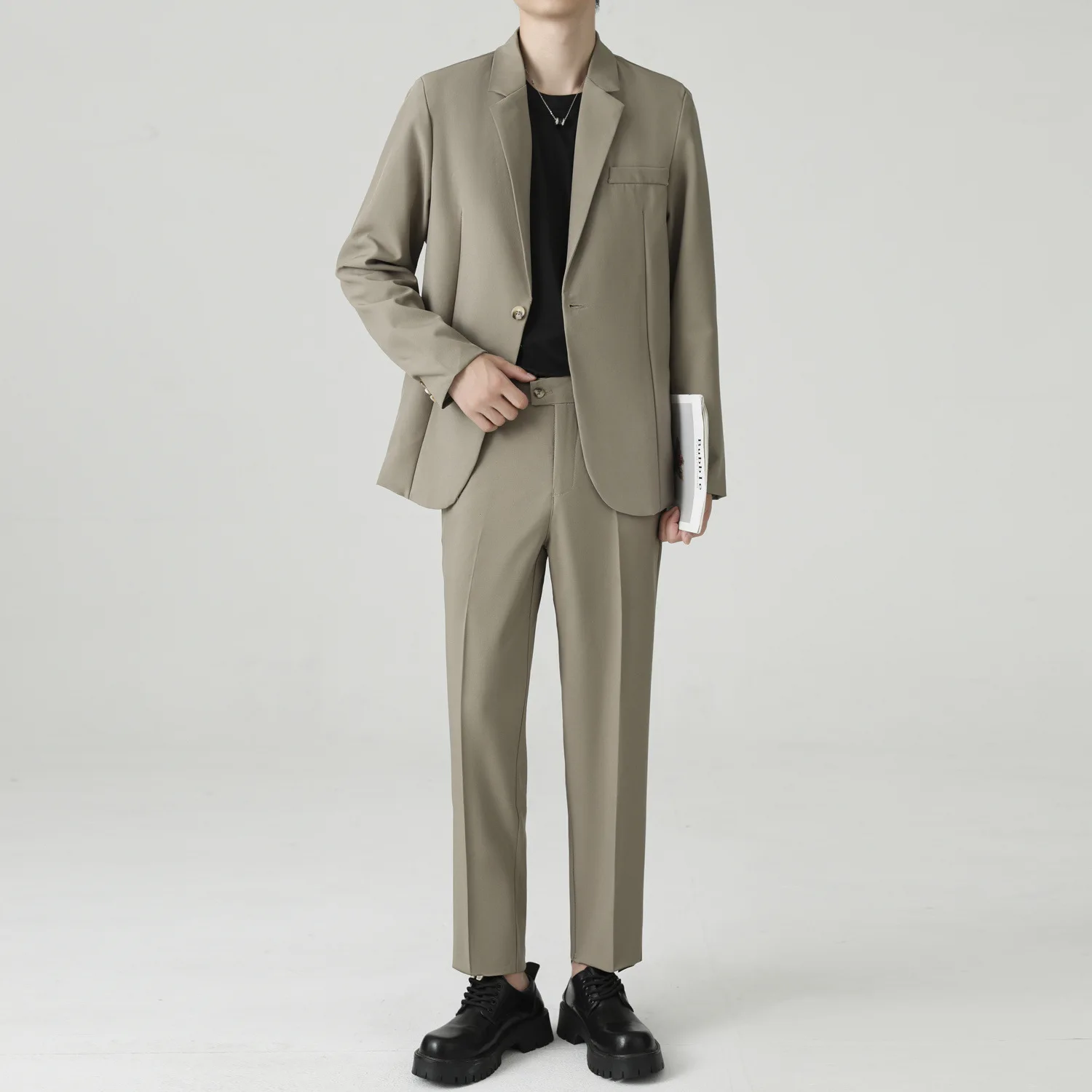 Suits Men's Fashionable Banquet Solid-color Dance Host Casual Wedding Banquet Dress Performance Korean-style Rugged Smart Suit
Suits Men's Fashionable Banquet Solid-color Dance Host Casual Wedding Banquet Dress Performance Korean-style Rugged Smart Suit