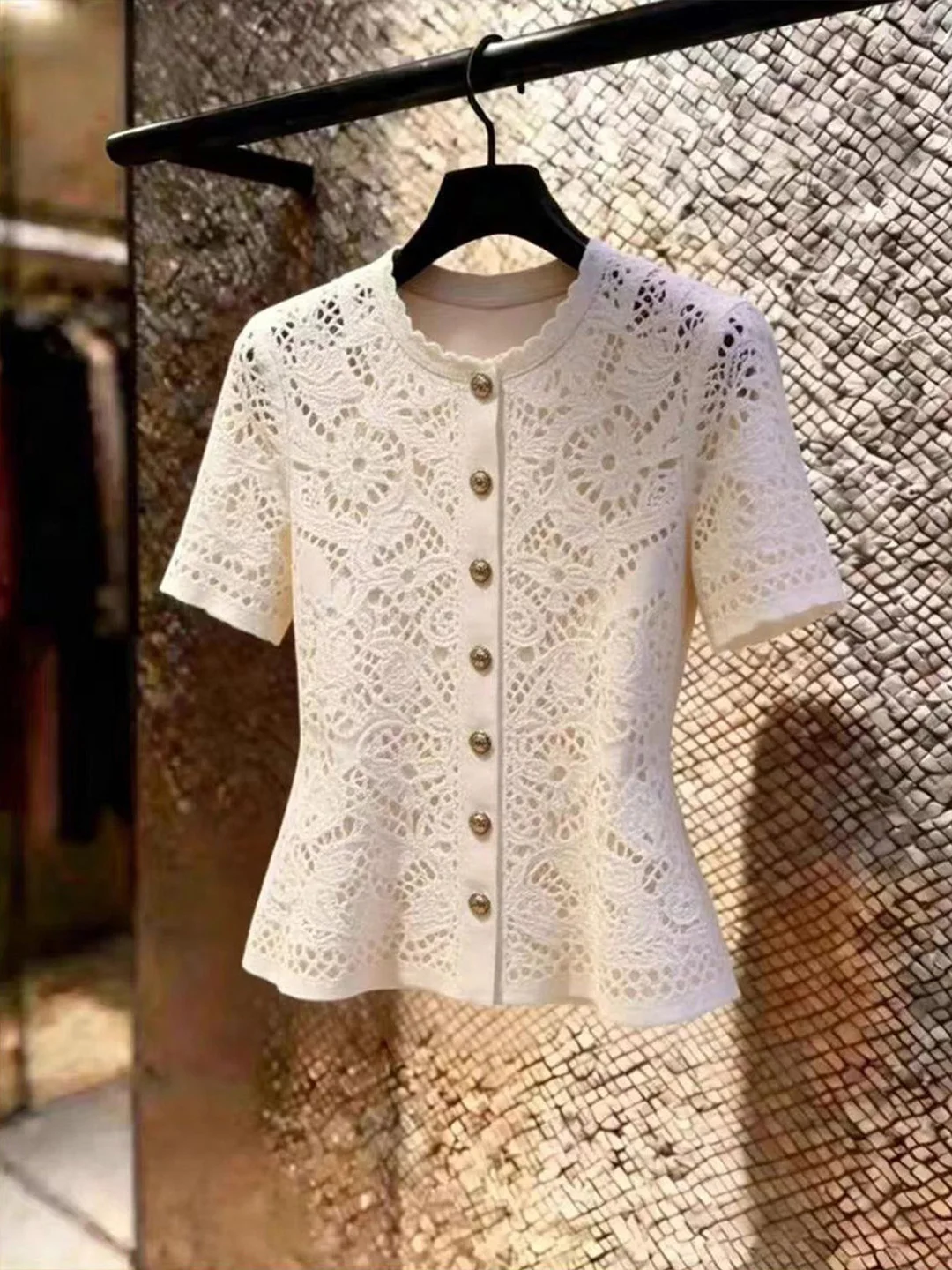 Unique Hollow out round Neck Short Sleeve Single Button Versatile Fashionable Top Korean Style Straight Cut Silk Blend Shirt
Unique Hollow out round Neck Short Sleeve Single Button Versatile Fashionable Top Korean Style Straight Cut Silk Blend Shirt