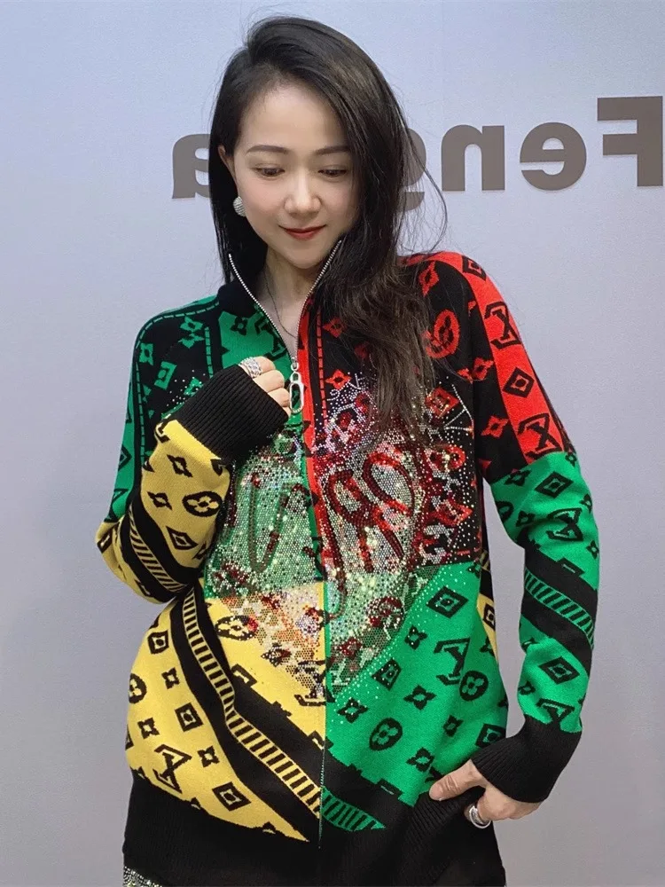 Женский вязаный кардиган на молнии с воротником, зимний, новый, европейский стиль, большие размеры, с инкрустацией стразами, открытый фасон
Женский вязаный кардиган на молнии с воротником, зимний, новый, европейский стиль, большие размеры, с инкрустацией стразами, открытый фасон