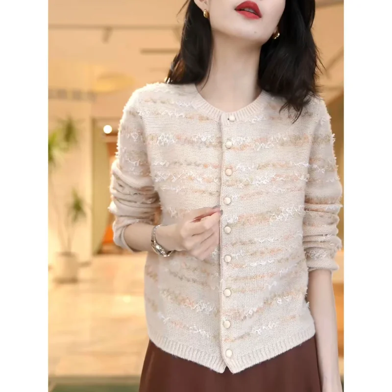 Осенний новый стильный модный кардиган с круглым вырезом, вязаный топ, женский модный универсальный утягивающий женский топ для похудения
Осенний новый стильный модный кардиган с круглым вырезом, вязаный топ, женский модный универсальный утягивающий женский топ для похудения