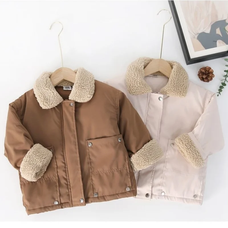 Новинка 2023 года, осенние детские парки, флисовая куртка с отложным воротником для мальчиков, хлопковая стеганая куртка, детское утепленное свободное пальто
Новинка 2023 года, осенние детские парки, флисовая куртка с отложным воротником для мальчиков, хлопковая стеганая куртка, детское утепленное свободное пальто