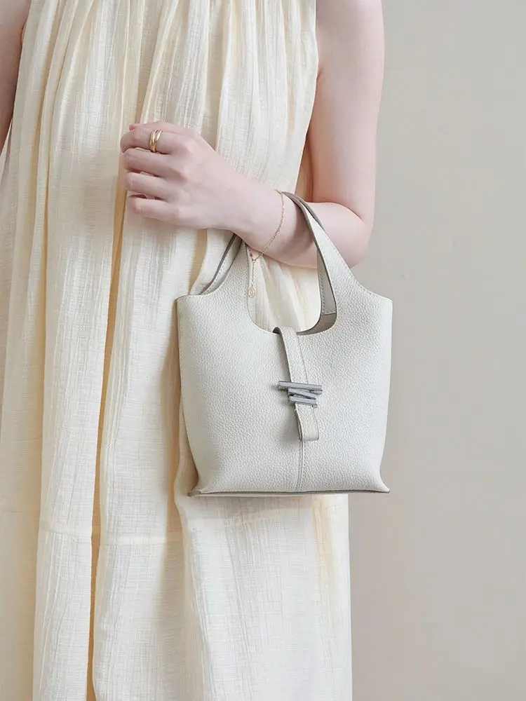 Summer White Shoulder Crossbody Bag Women's New Fashionable and Simple Commuting Niche Handbag Wind Chime Bag
Summer White Shoulder Crossbody Bag Women's New Fashionable and Simple Commuting Niche Handbag Wind Chime Bag