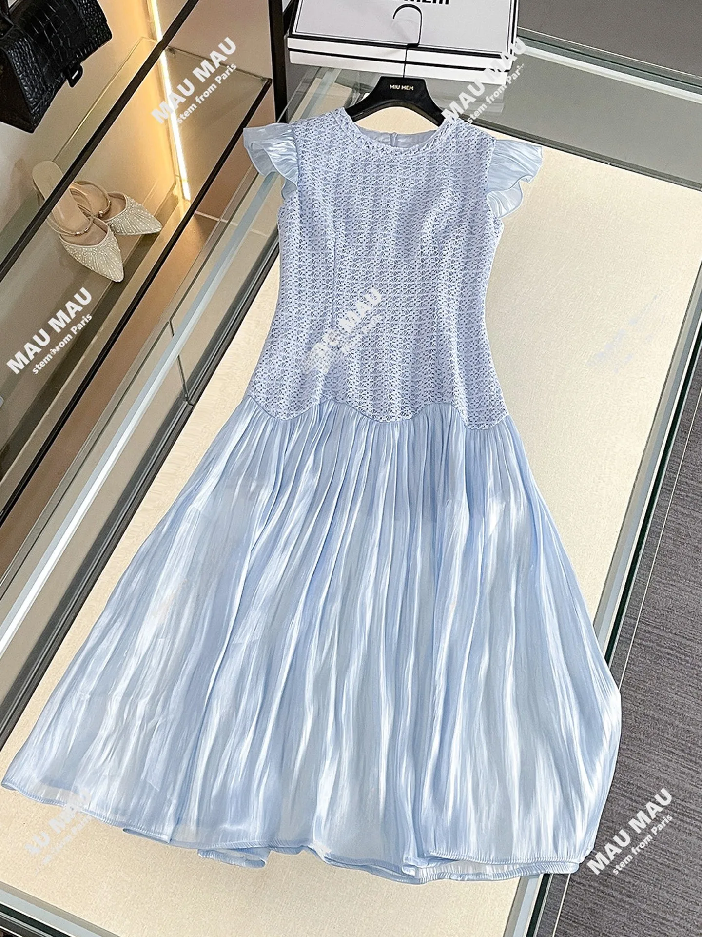 High-End Summer Women's Vest Dress Hollow out Floral Hook Work Fly Sleeve Shangfang Style Commute High Waist A-Line Skirt
High-End Summer Women's Vest Dress Hollow out Floral Hook Work Fly Sleeve Shangfang Style Commute High Waist A-Line Skirt