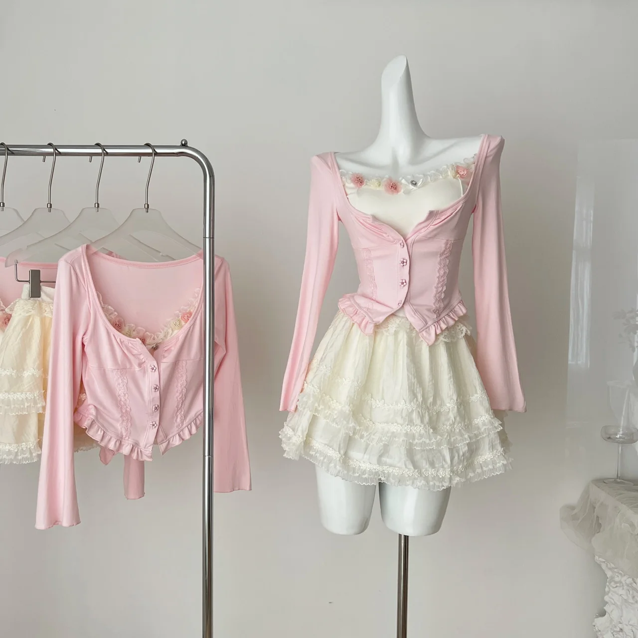 Summer Women Ballet Core Kpop Shoujo Gyaru Coquette Outfits 2 Piece Set Fake Two Pieces Long Sleeve Top + Mori Girl Mini Skirt
Summer Women Ballet Core Kpop Shoujo Gyaru Coquette Outfits 2 Piece Set Fake Two Pieces Long Sleeve Top + Mori Girl Mini Skirt