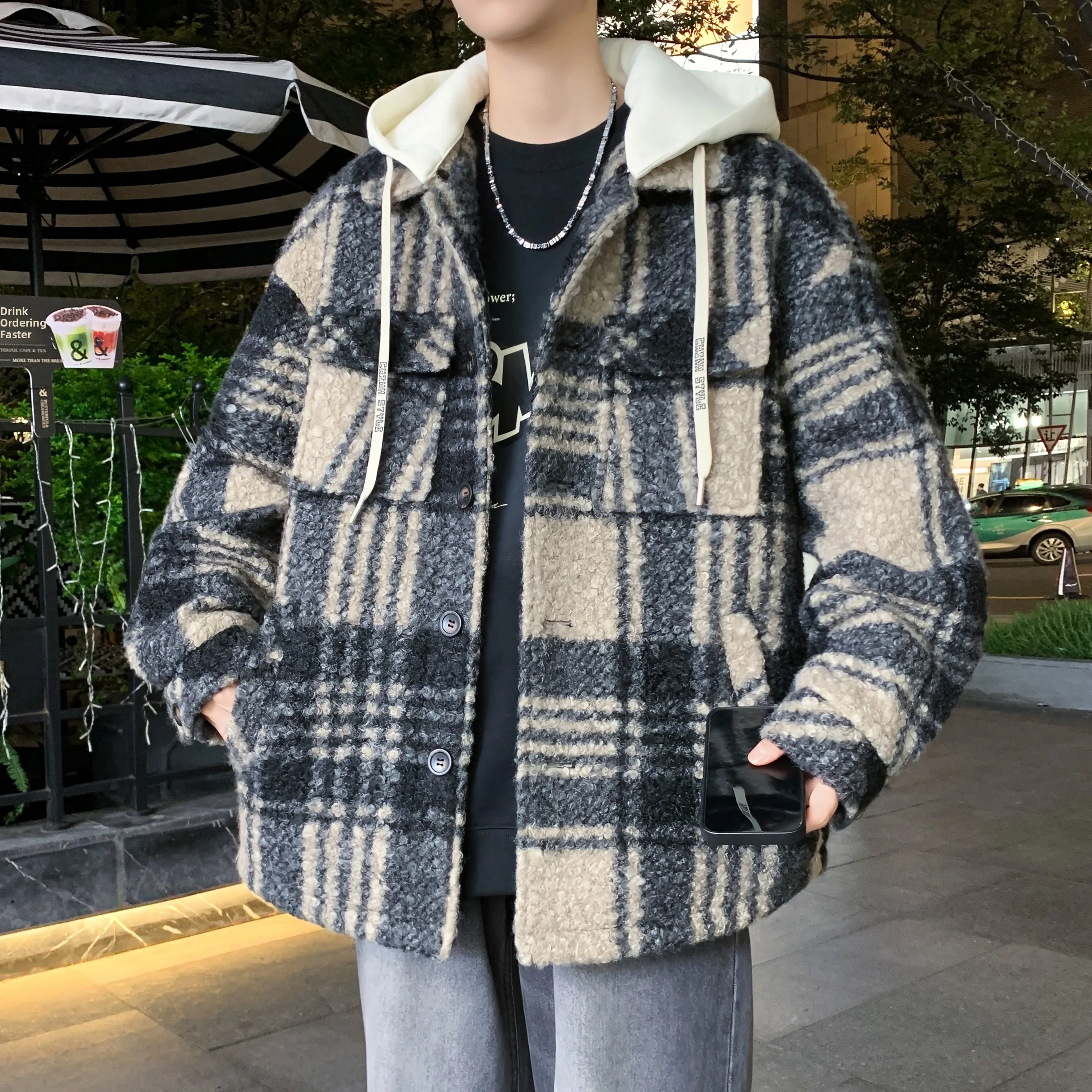 Модная молодежная куртка свободного кроя с капюшоном из полиэстера, нейлона и синтетических волокон, теплая, для осени и зимы, мужская повседневная, на пуговицах...
Модная молодежная куртка свободного кроя с капюшоном из полиэстера, нейлона и синтетических волокон, теплая, для осени и зимы, мужская повседневная, на пуговицах...