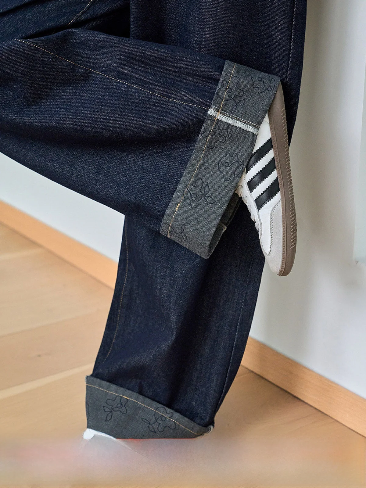 Джинсы женские прямого кроя с высокой талией, широкие штанины, свободные, стройнящие, длинные, зимние, новые, для повседневной носки, ветро- и водонепроницаемые
Джинсы женские прямого кроя с высокой талией, широкие штанины, свободные, стройнящие, длинные, зимние, новые, для повседневной носки, ветро- и водонепроницаемые