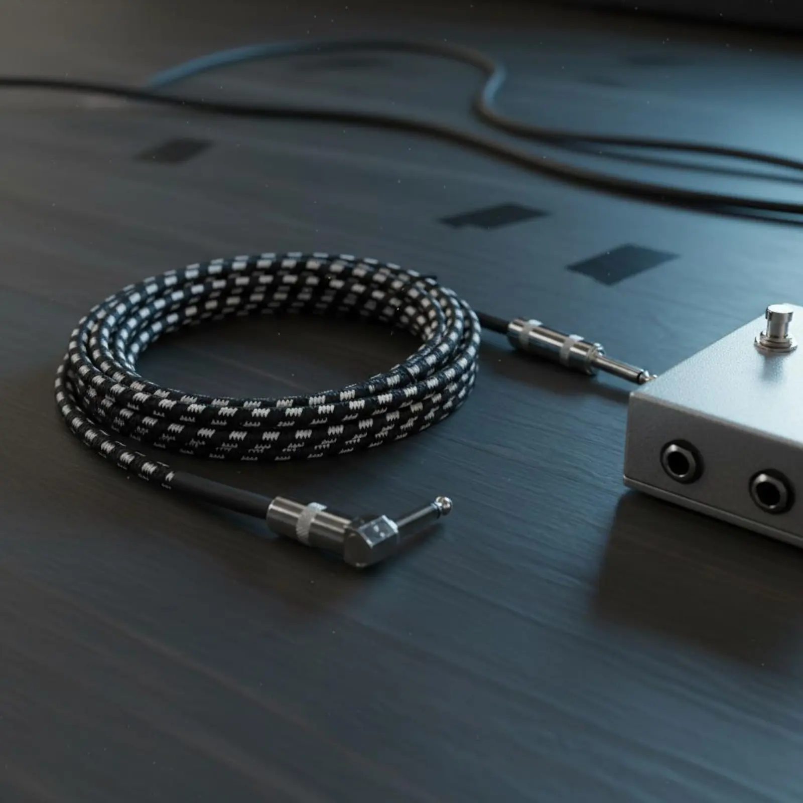 90-Degree Guitar Cable Shielded Straight to 90-Degree Cable Music Accessory Noise Resistance Audio Gear Flexible for Stage
90-Degree Guitar Cable Shielded Straight to 90-Degree Cable Music Accessory Noise Resistance Audio Gear Flexible for Stage