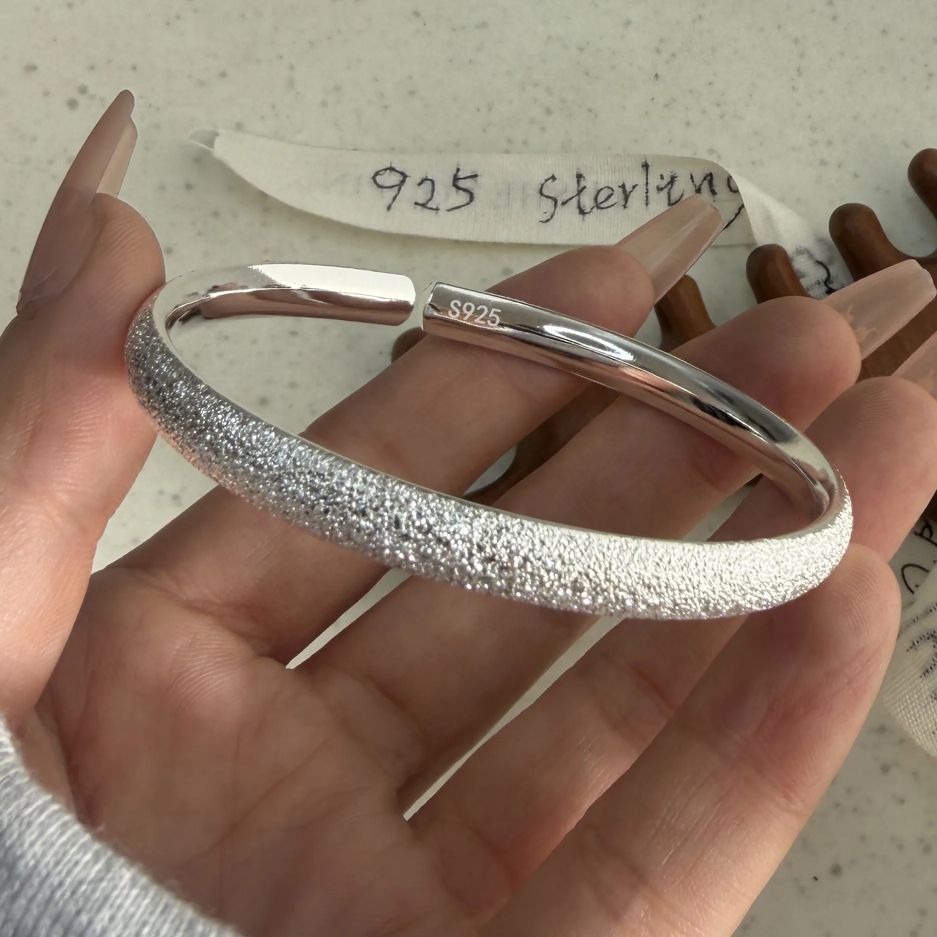 100% Solid 925 Sterling Silver Retro Bracelet for Women Geometric Handmade Sparckling Simple Bracelet Birthday Gift
100% Solid 925 Sterling Silver Retro Bracelet for Women Geometric Handmade Sparckling Simple Bracelet Birthday Gift