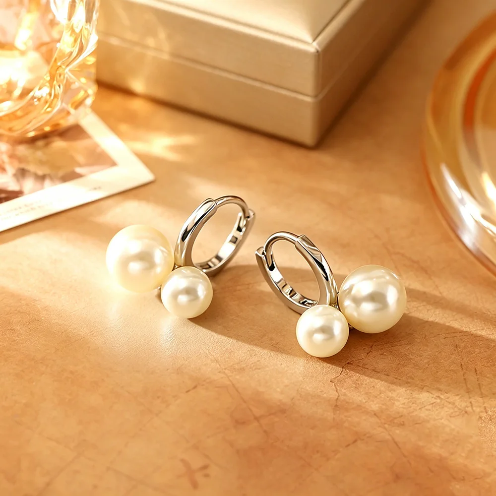 Fashionable and exquisite high-gloss pearl cherry earrings, high-end and versatile earrings, daily commuting earrings
Fashionable and exquisite high-gloss pearl cherry earrings, high-end and versatile earrings, daily commuting earrings