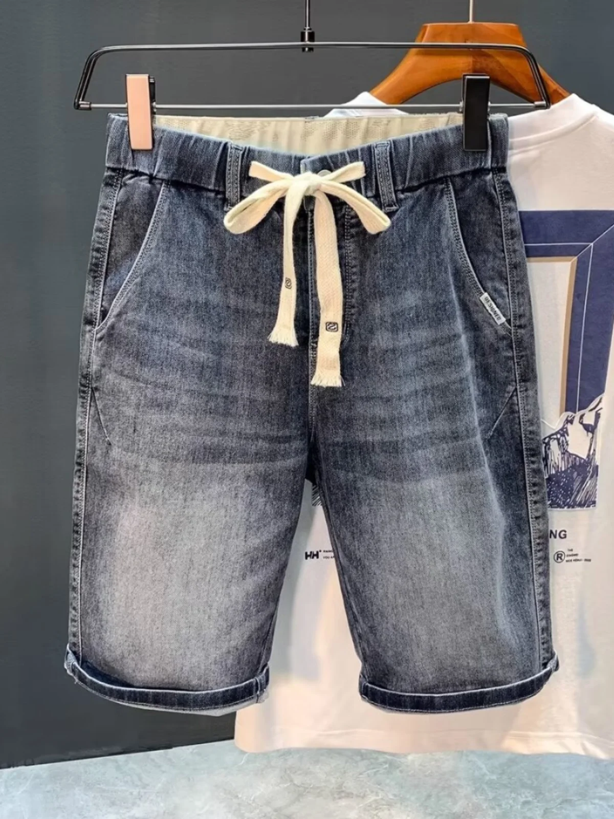 Мужские джинсы Slim Fit из тонкого денима, летние, модные, с эластичным поясом, вельветовые, свободного кроя, для повседневной носки, молодежные
Мужские джинсы Slim Fit из тонкого денима, летние, модные, с эластичным поясом, вельветовые, свободного кроя, для повседневной носки, молодежные